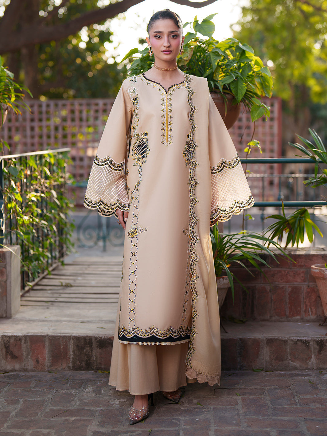 Fiona Lawn – F-04