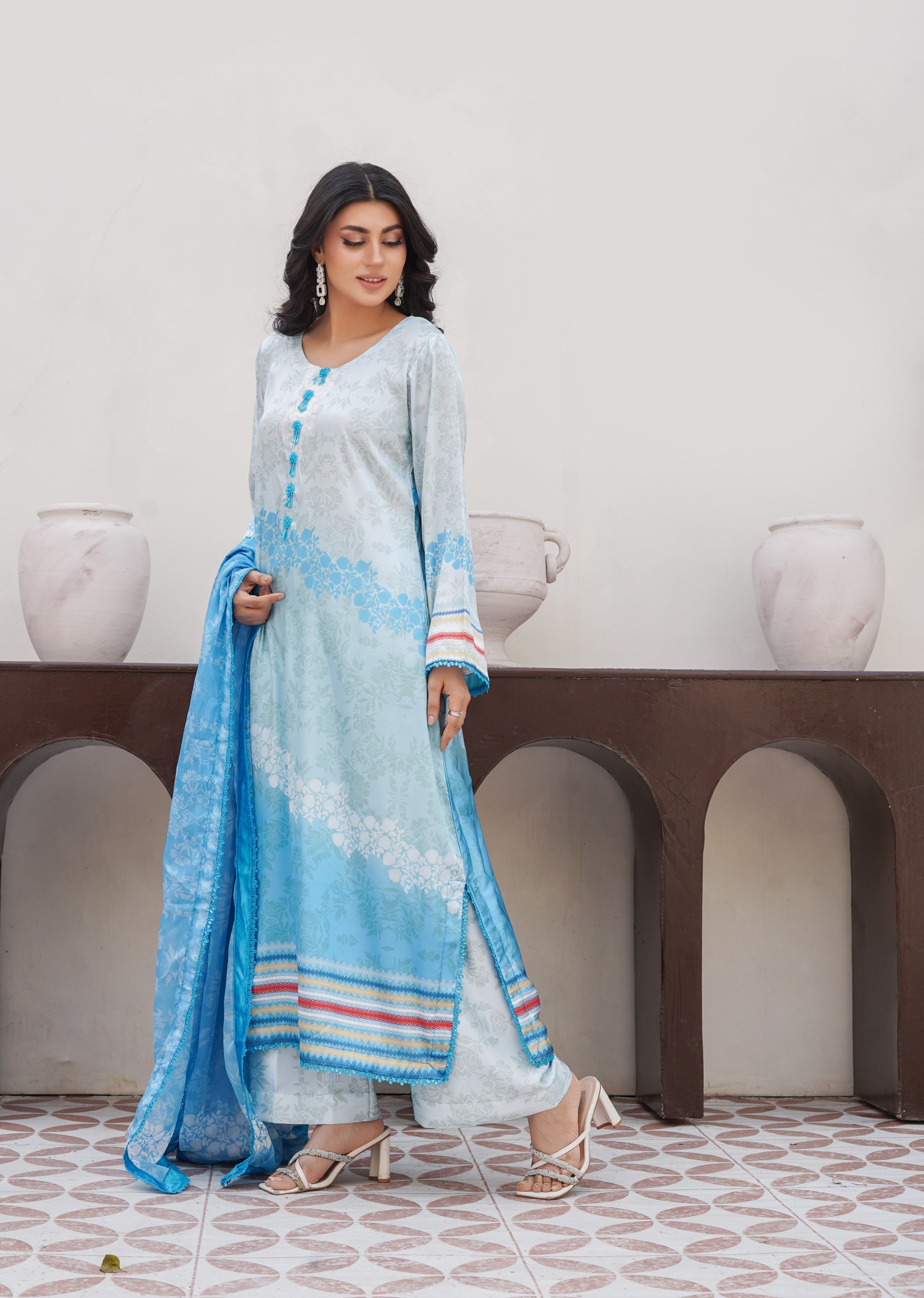 charmuse/shamooz Kaftan in White, arctic blue, ocean blue