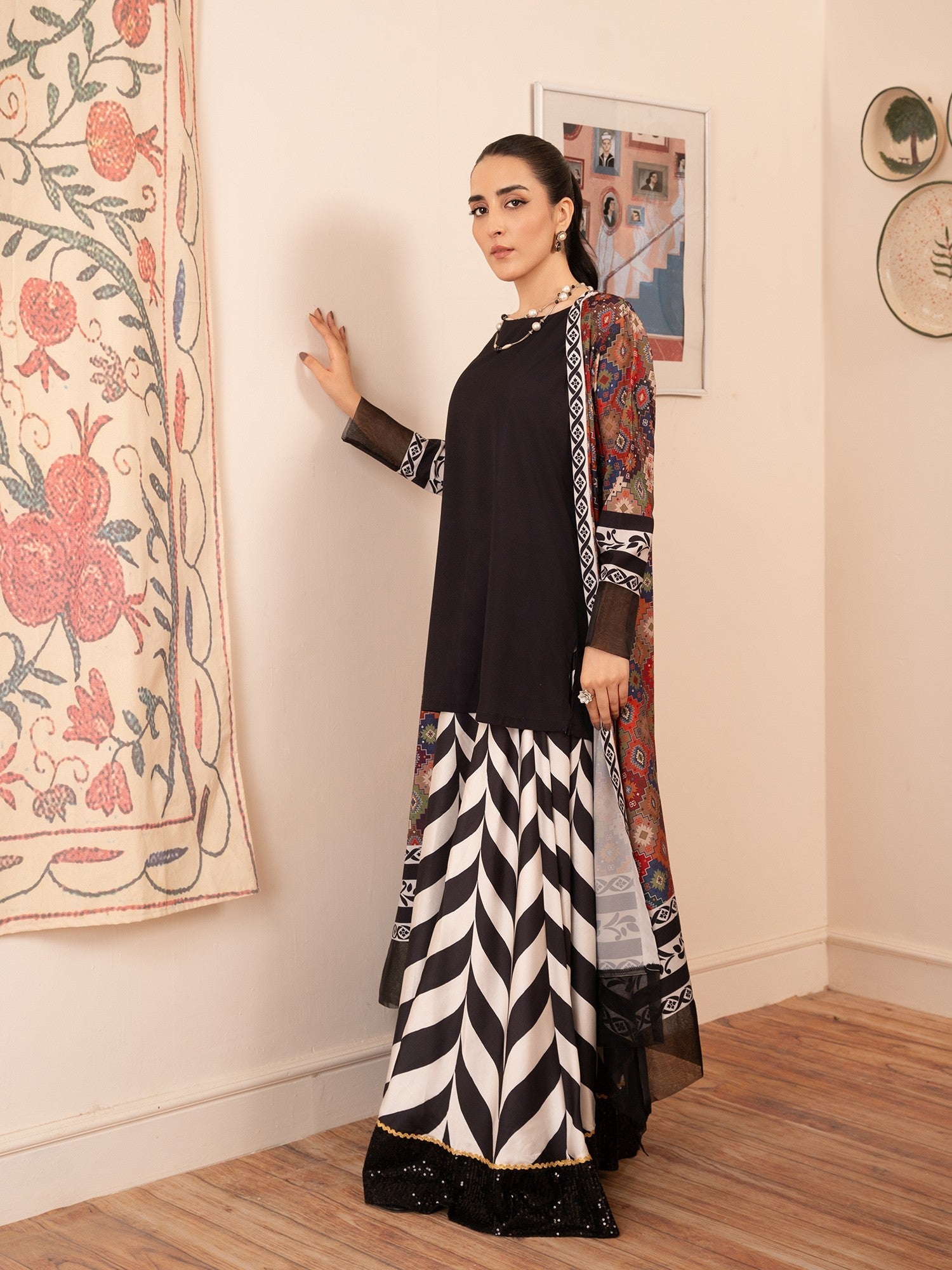 charmuse/shamooz Skirt in Black