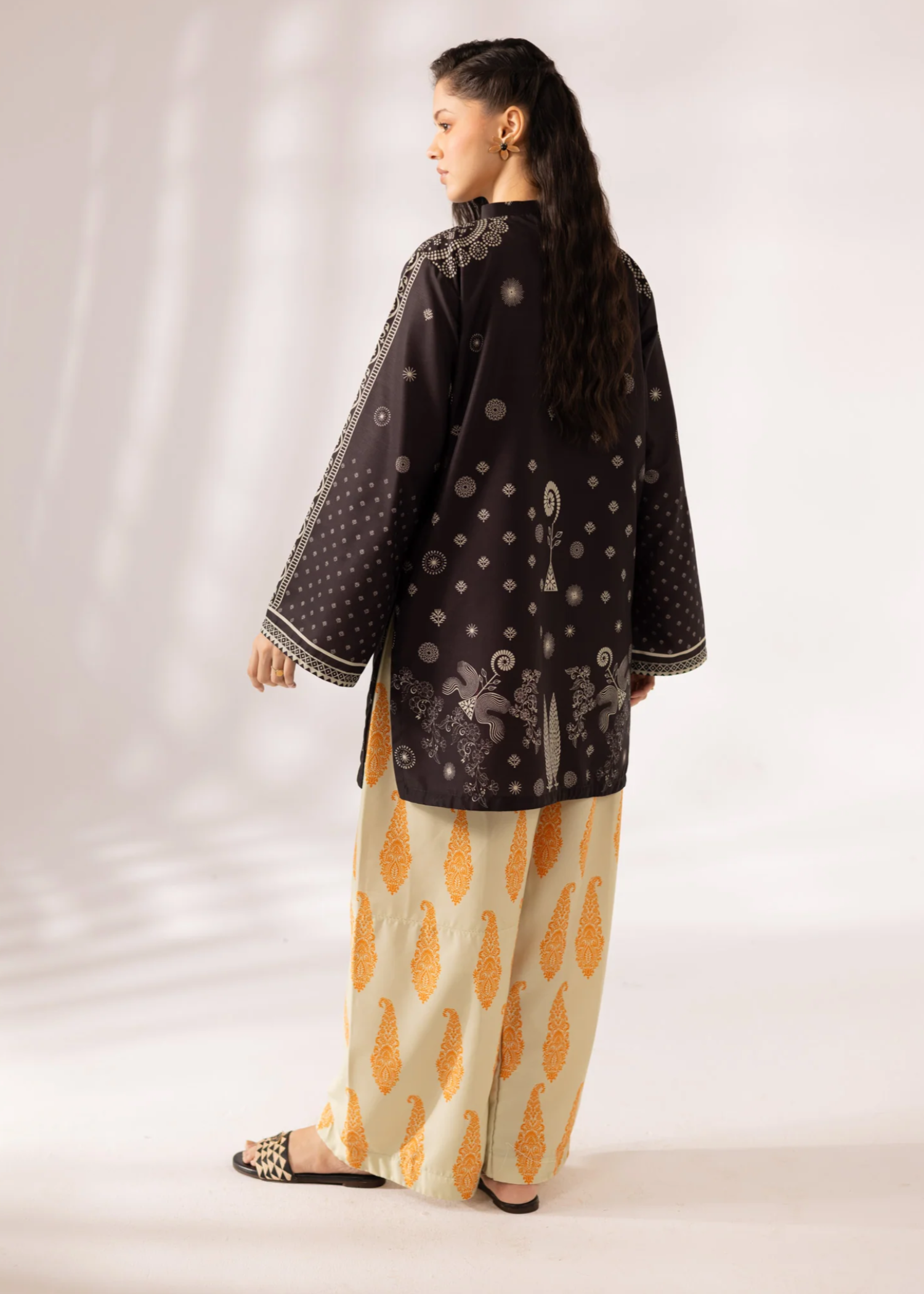 blended khaddar Kurta Set in Black, off-white