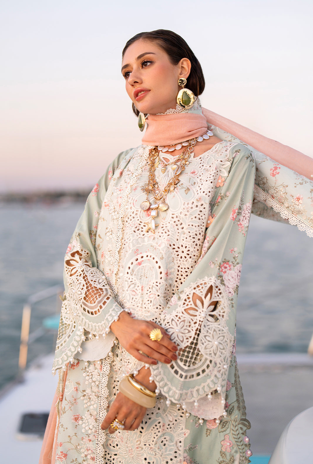 AJR Evara Luxury Lawn – Fyna
