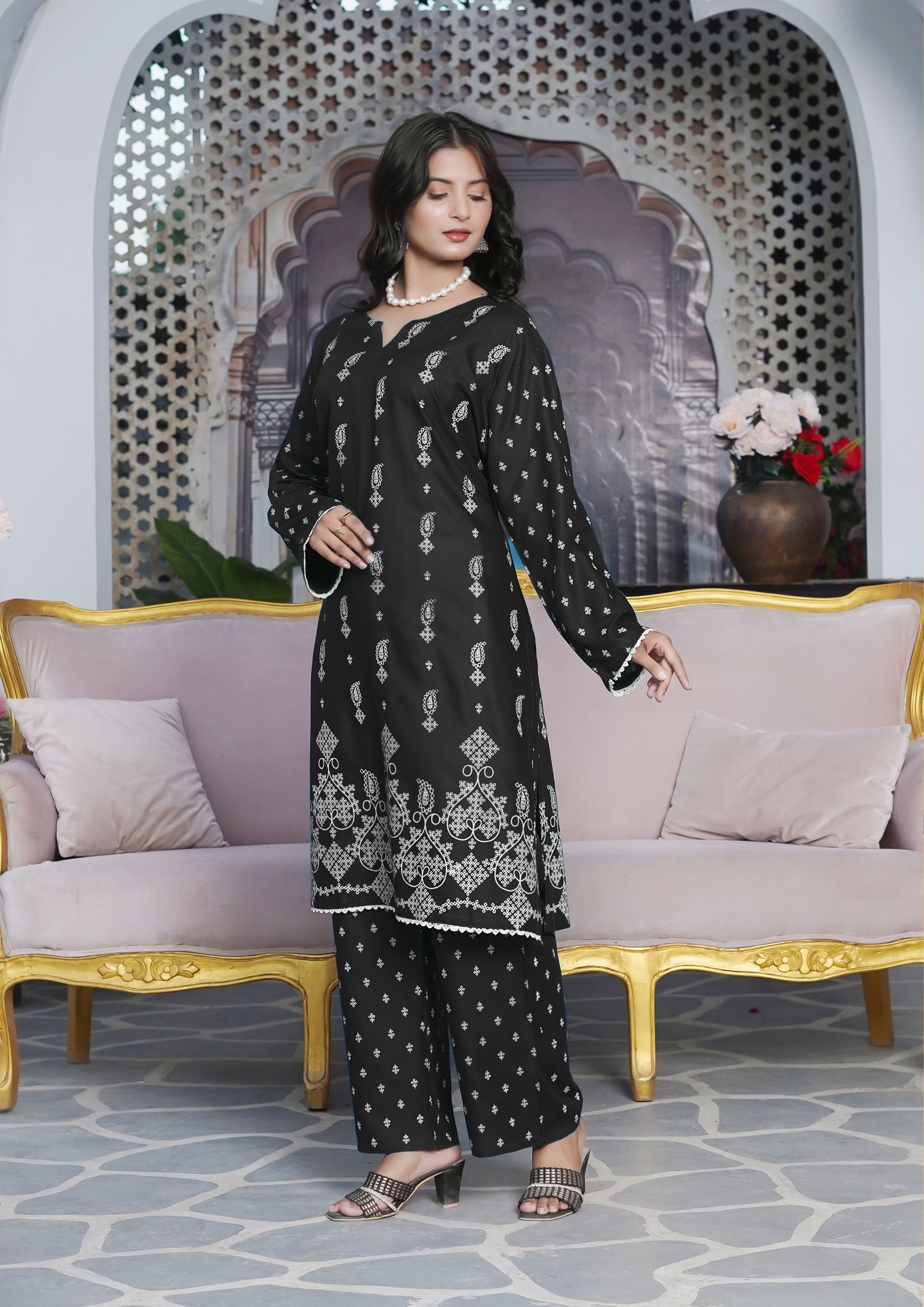 arabic lawn Kurta Set in Black