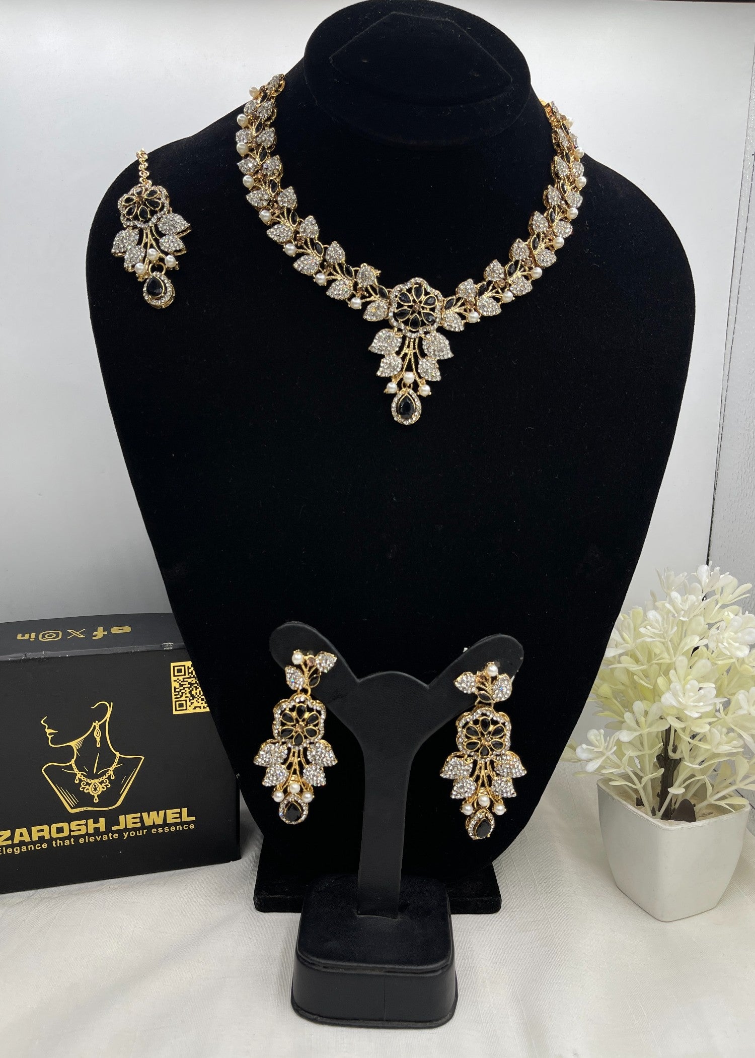 Jewelry Set in Black, pearl white Color by - Trendy Women Jewelry Set BGN2890