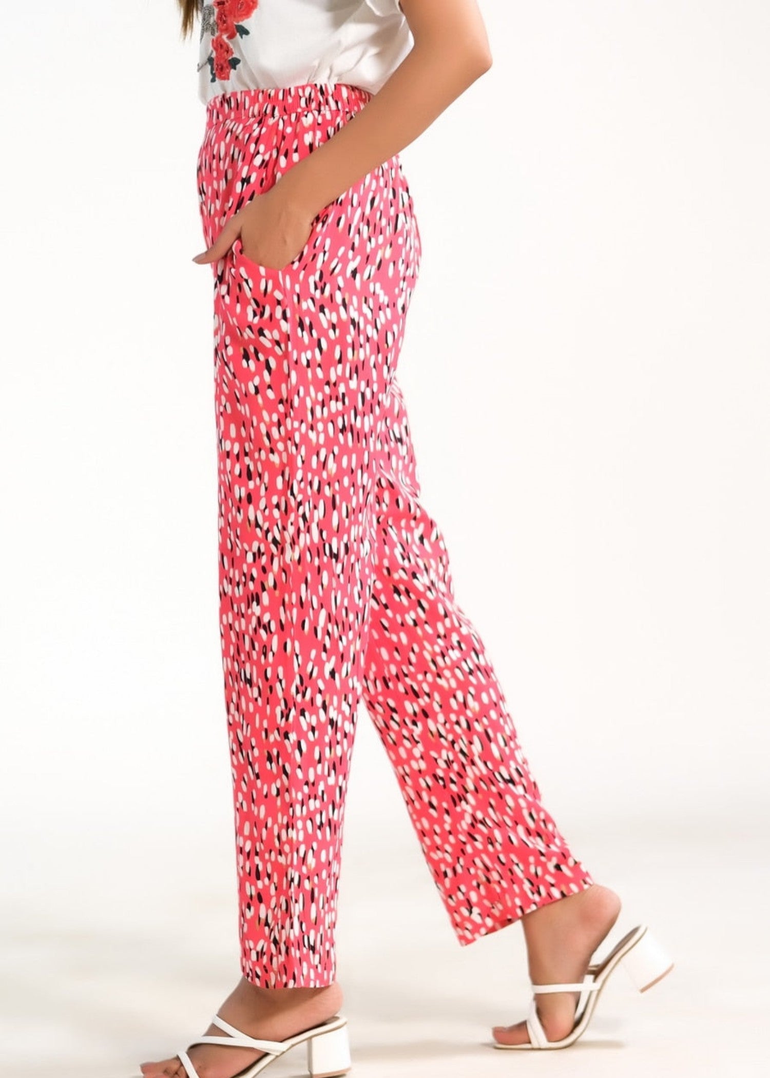 crepe Trousers in Carnation red