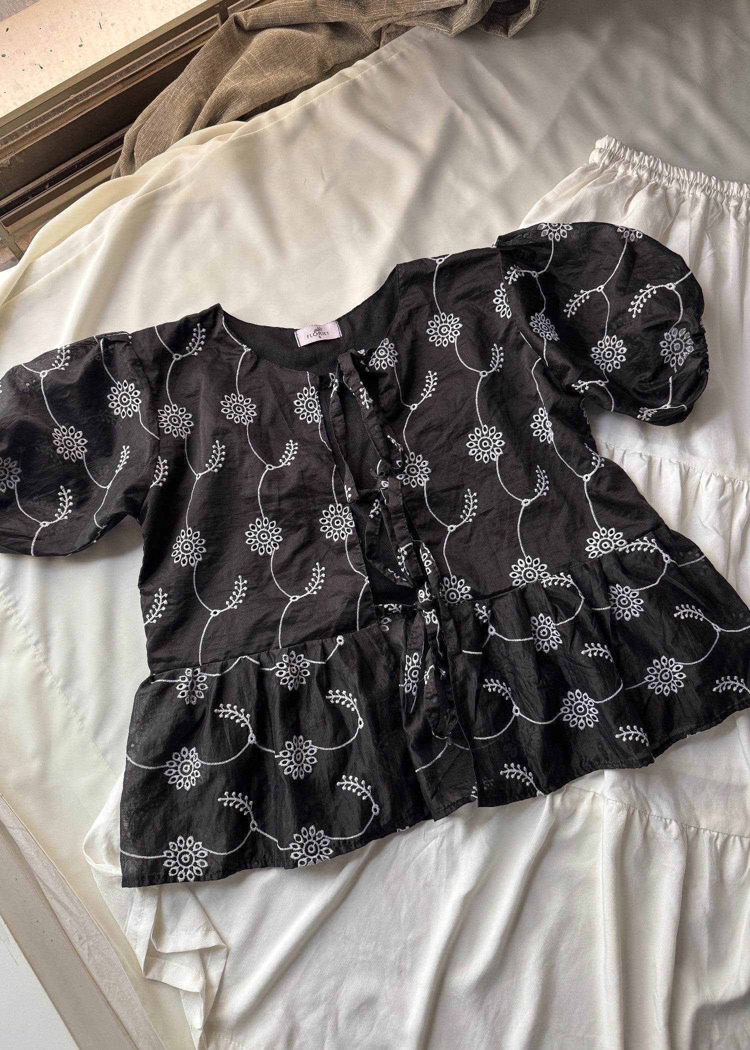 paper silk Top in Black