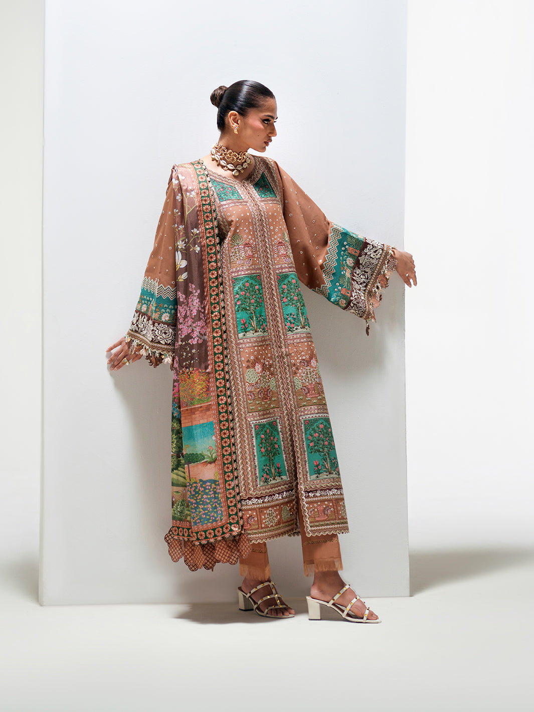 Amour Luxury Lawn – 186-B
