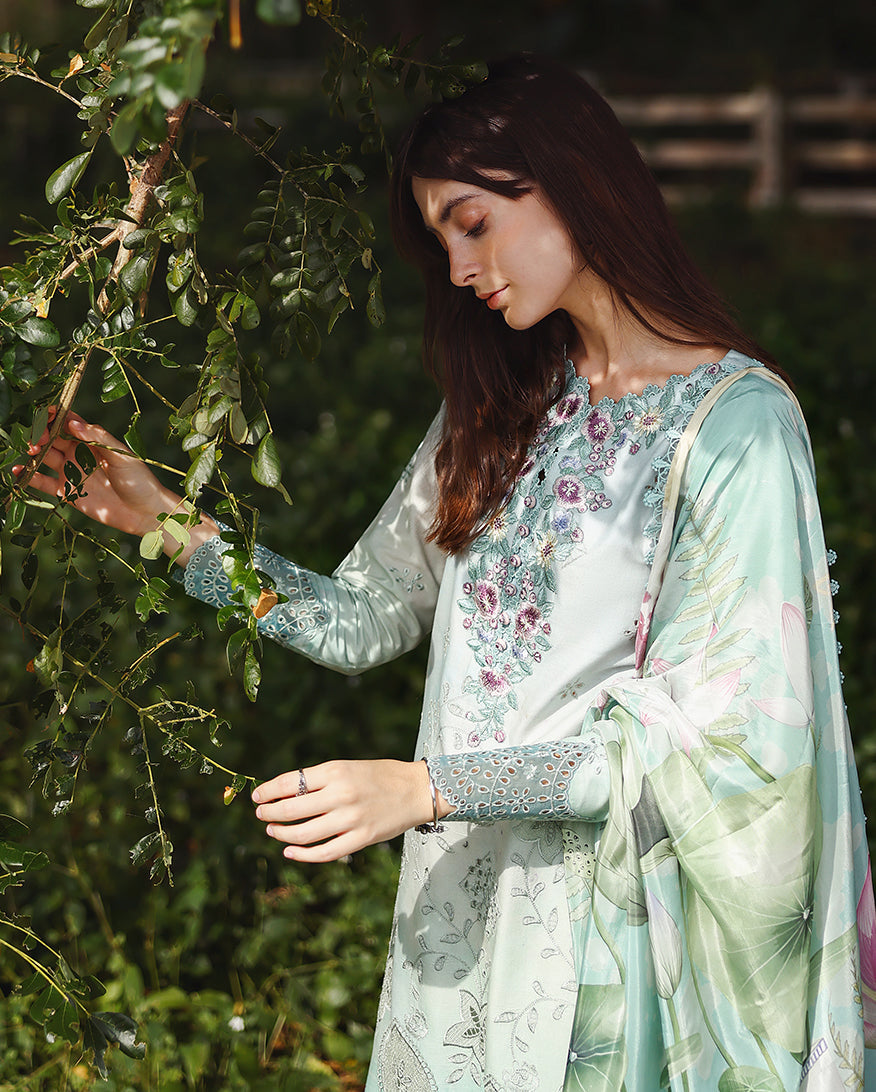 Solace Ombre Chikankari Lawn – Tranquil Muse