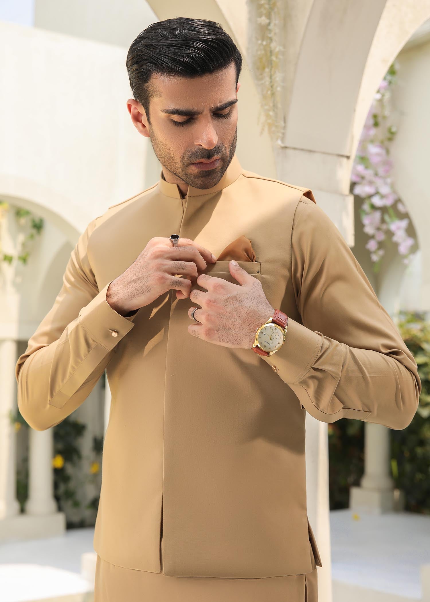 wash & wear Waistcoat in Camel brown