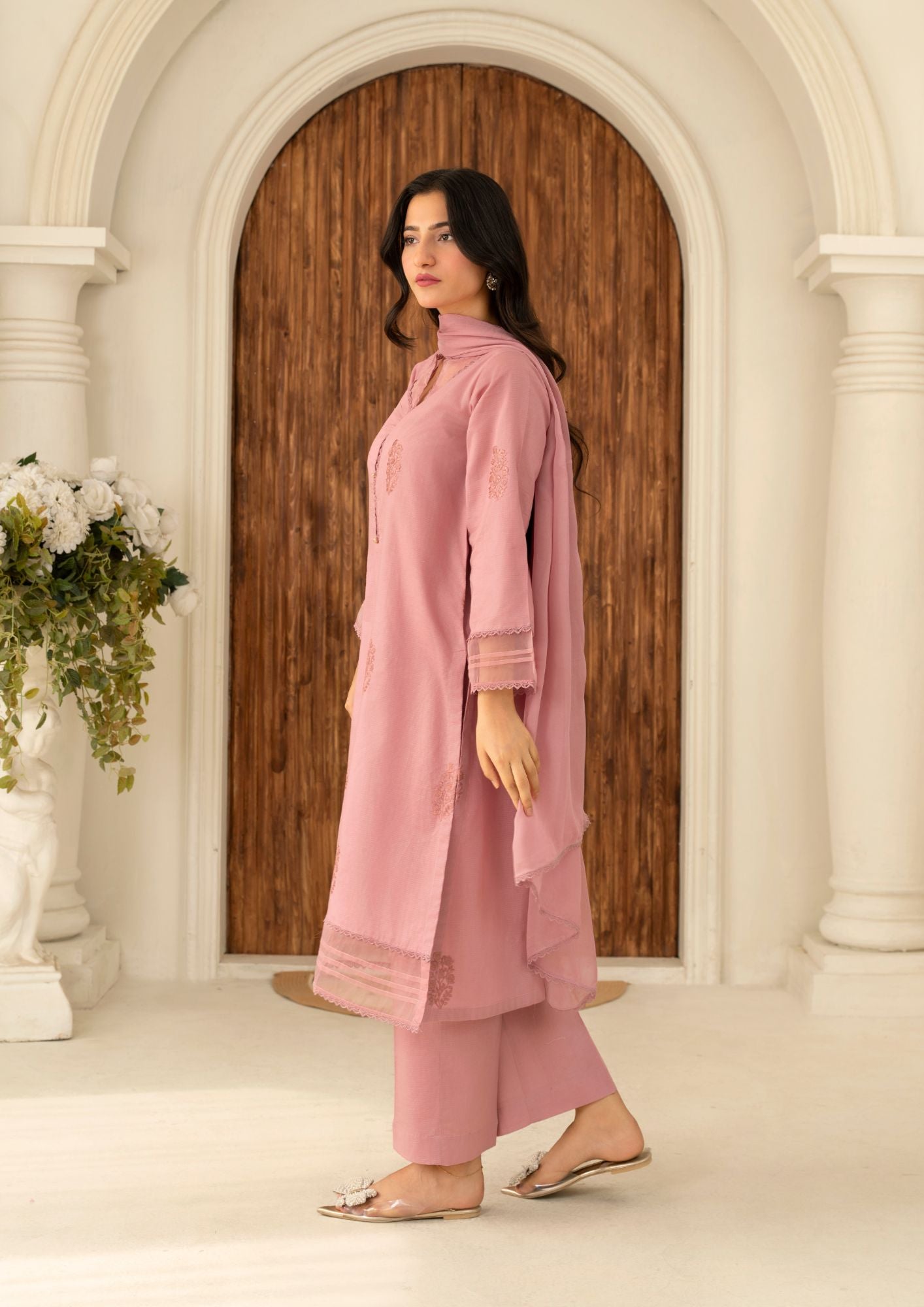 textured lawn Kurta Set in Tea rose pink