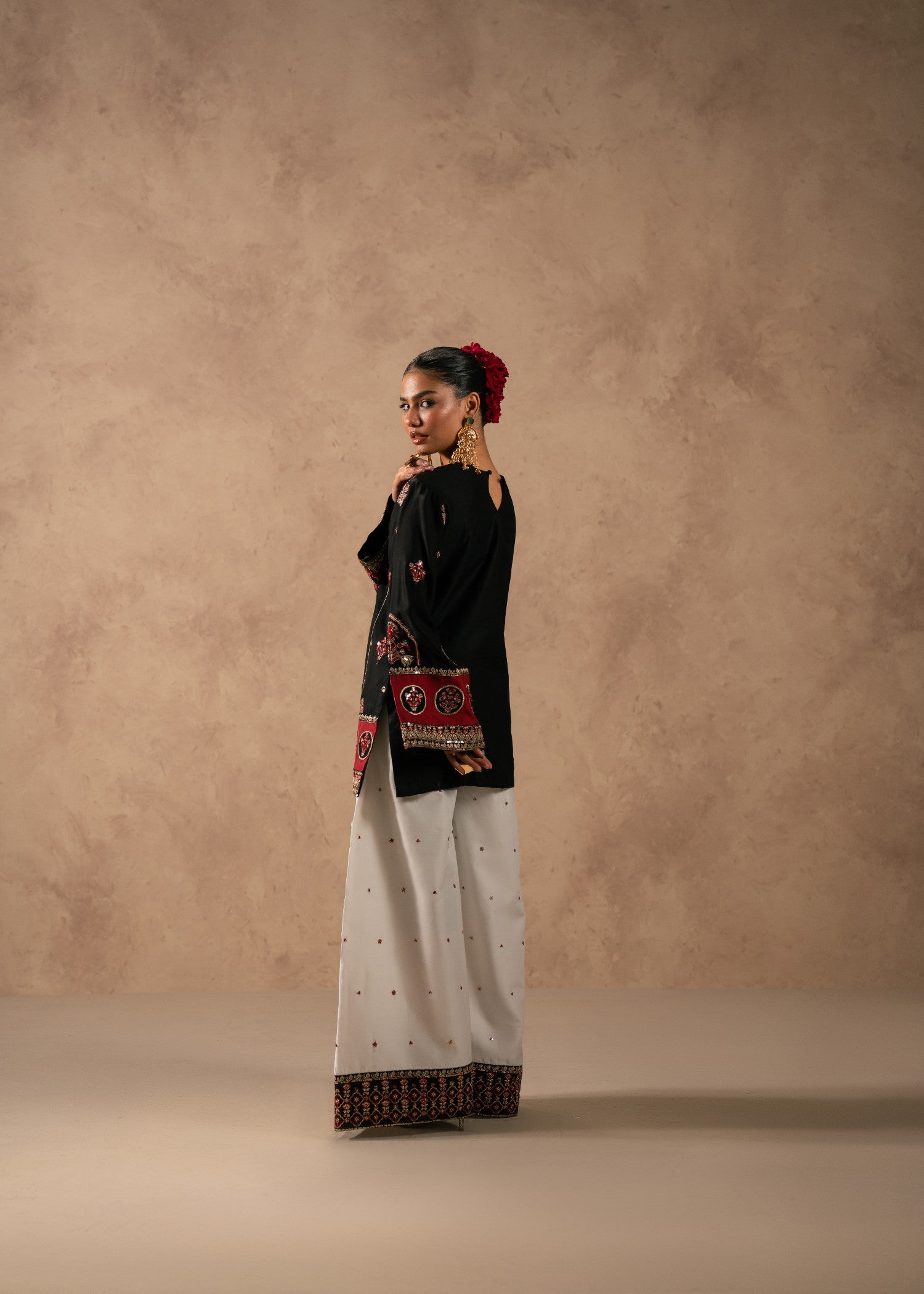 viscose thai silk Kurta Set in Black, white