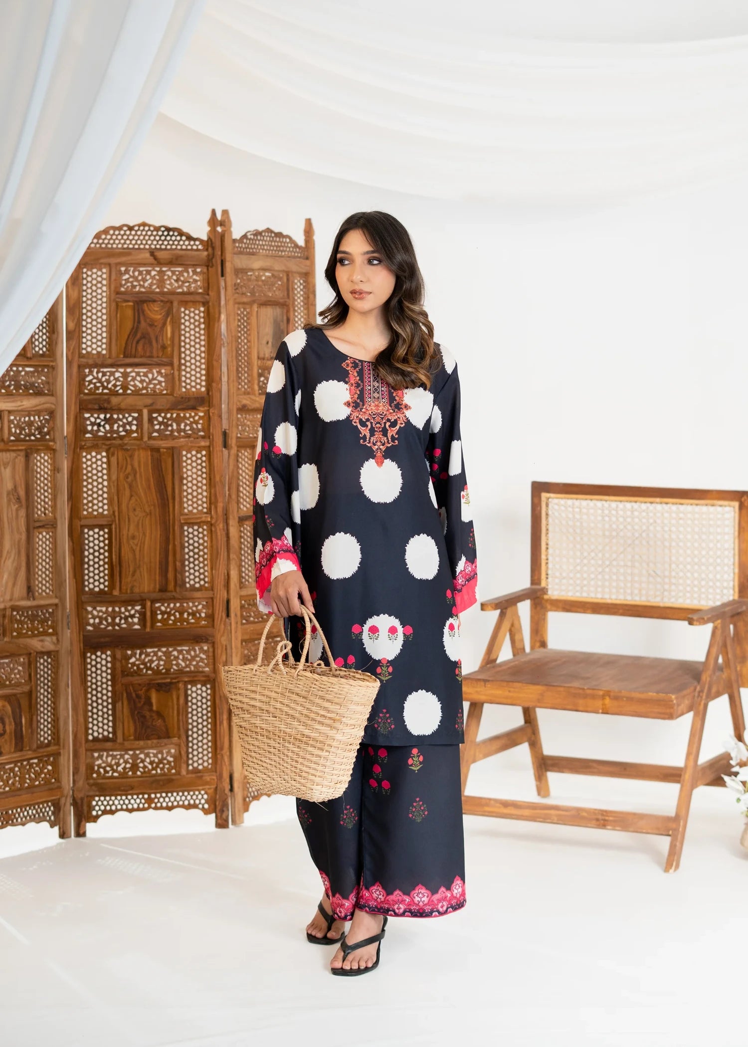 silk grip Kurta Set in Black