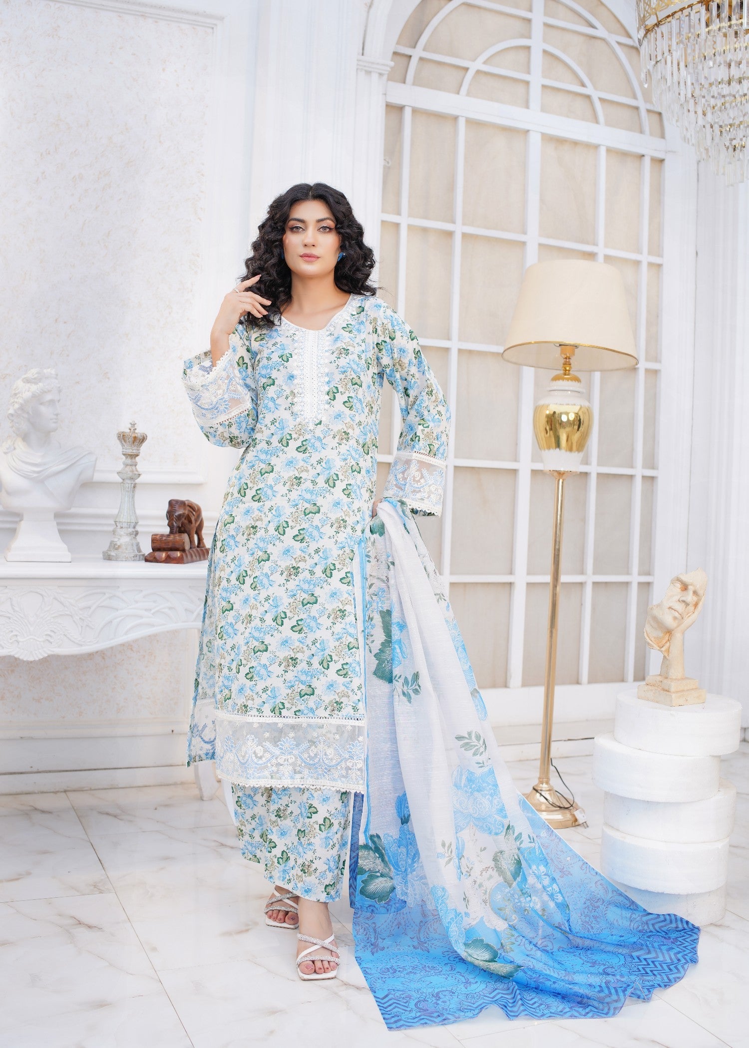 lawn Kurta Set in Porcelain