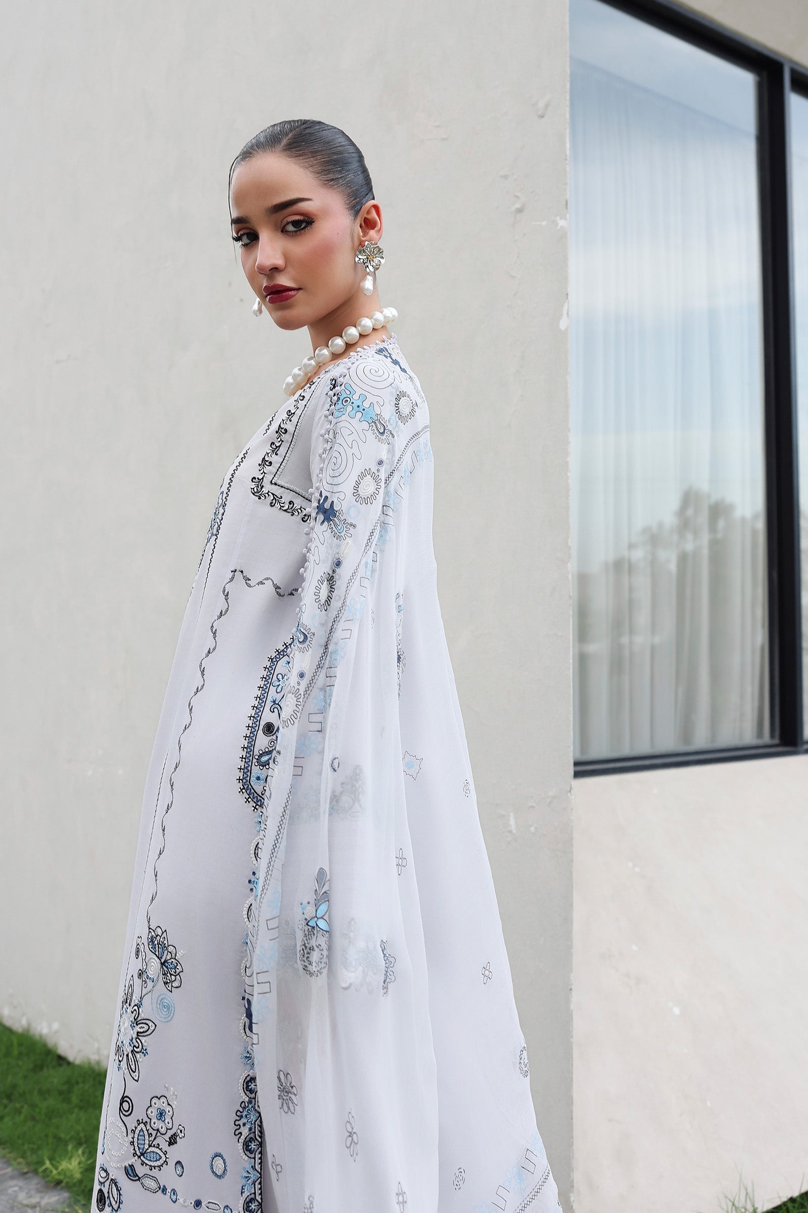 Qline Lawn Drop II – QKL-03 SAMIA