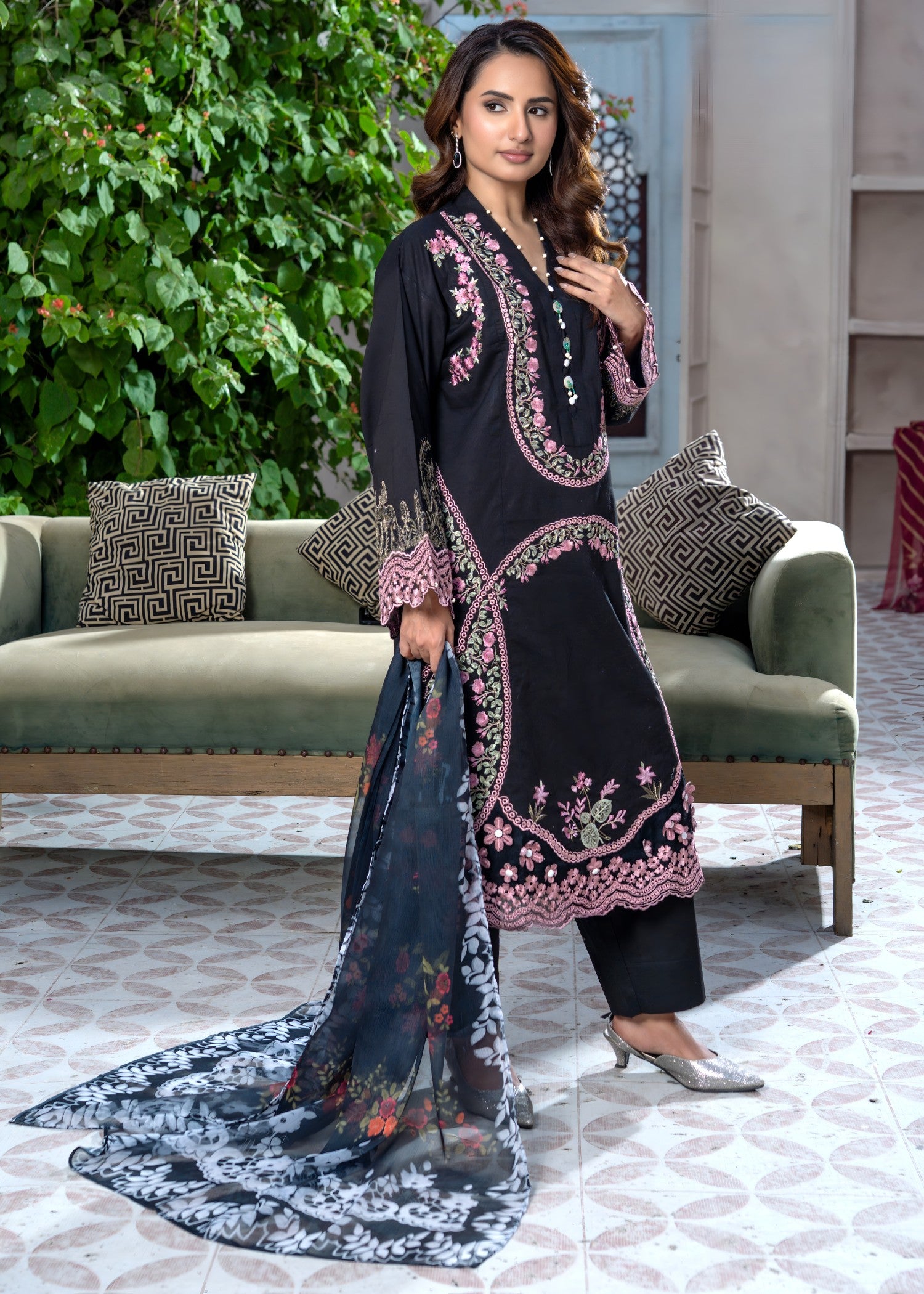 lawn cotton Kurta Set in Jet black
