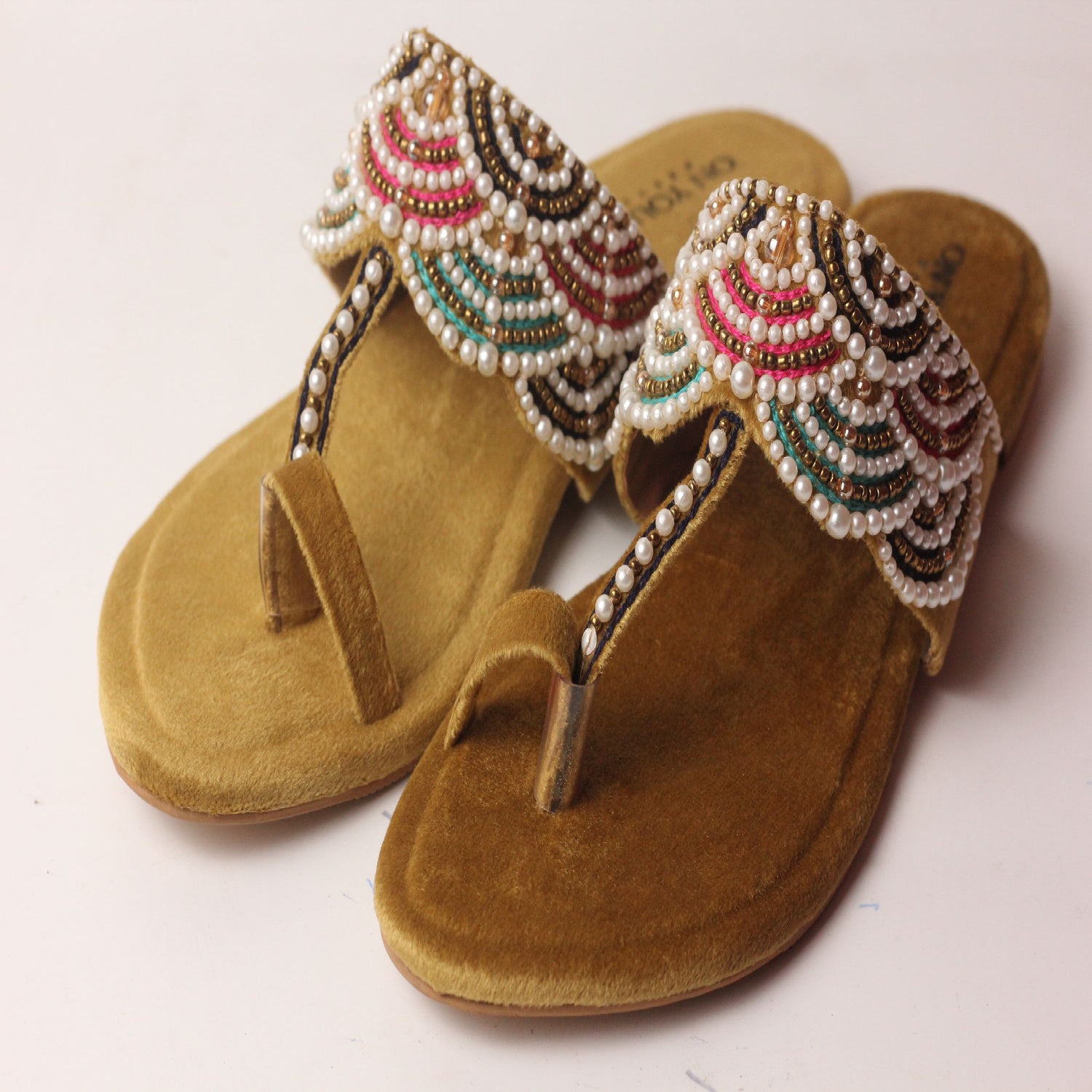 Kolapuri in Gold by - High Quality Women Kolapuri JIX0785