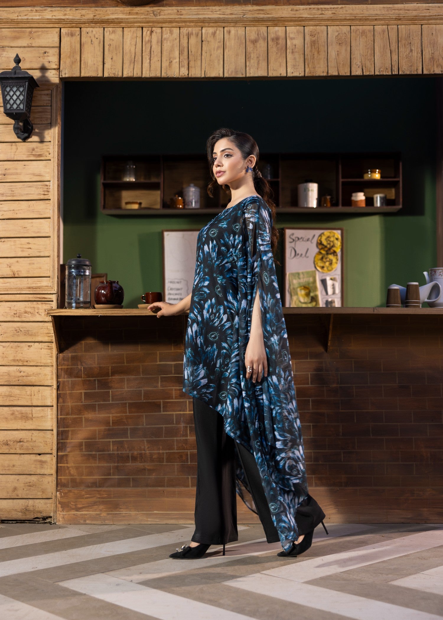 chiffon Kaftan in Black, dark blue