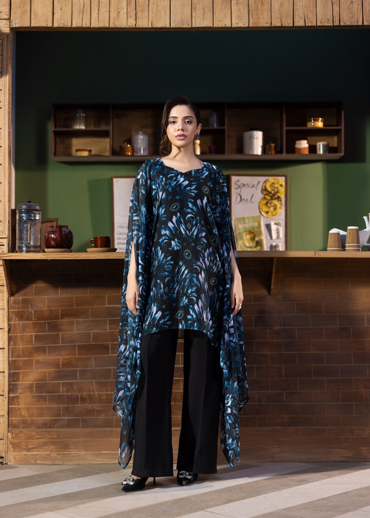 chiffon Kaftan in Black, dark blue
