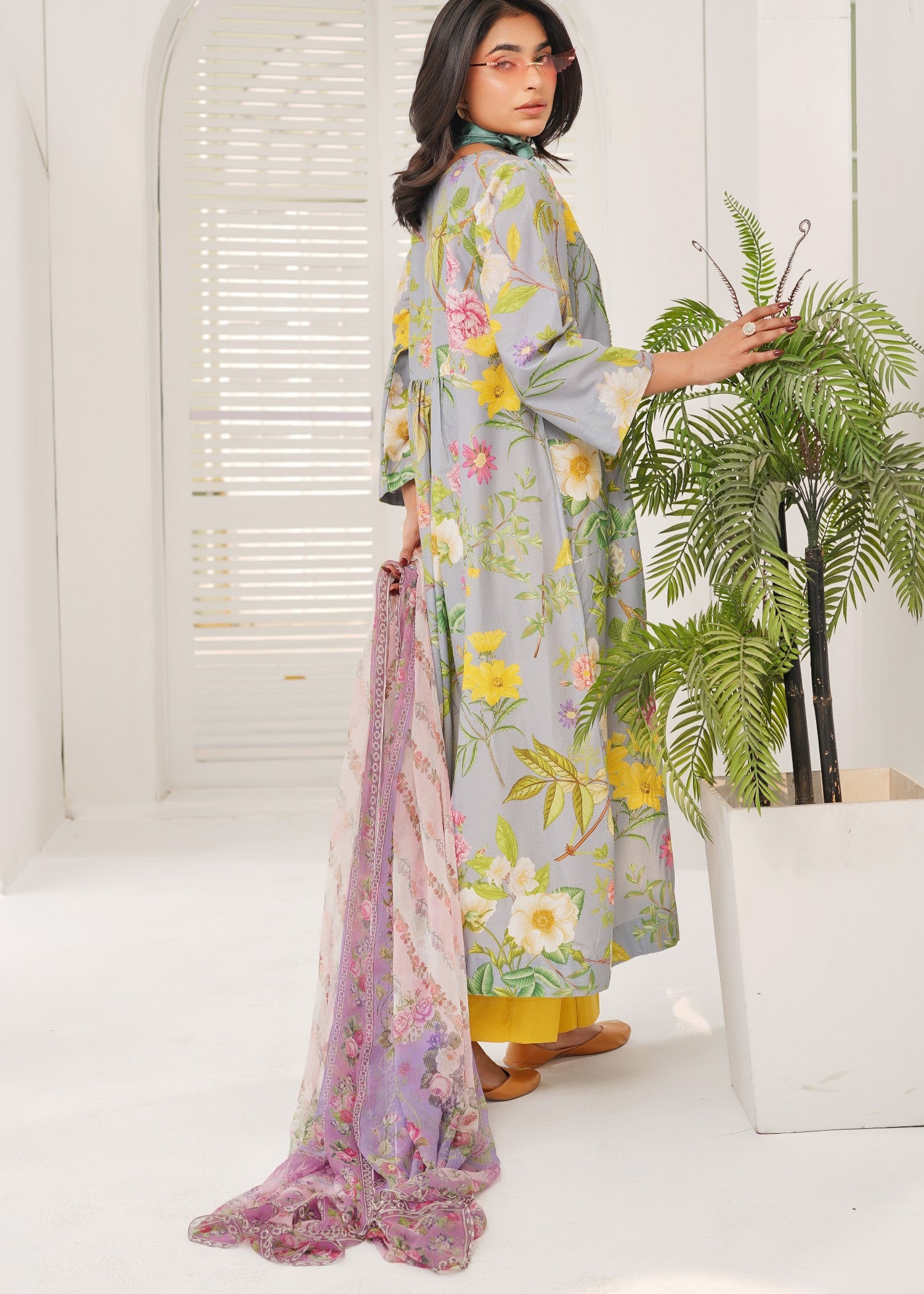 lawn Pishwas in Grey