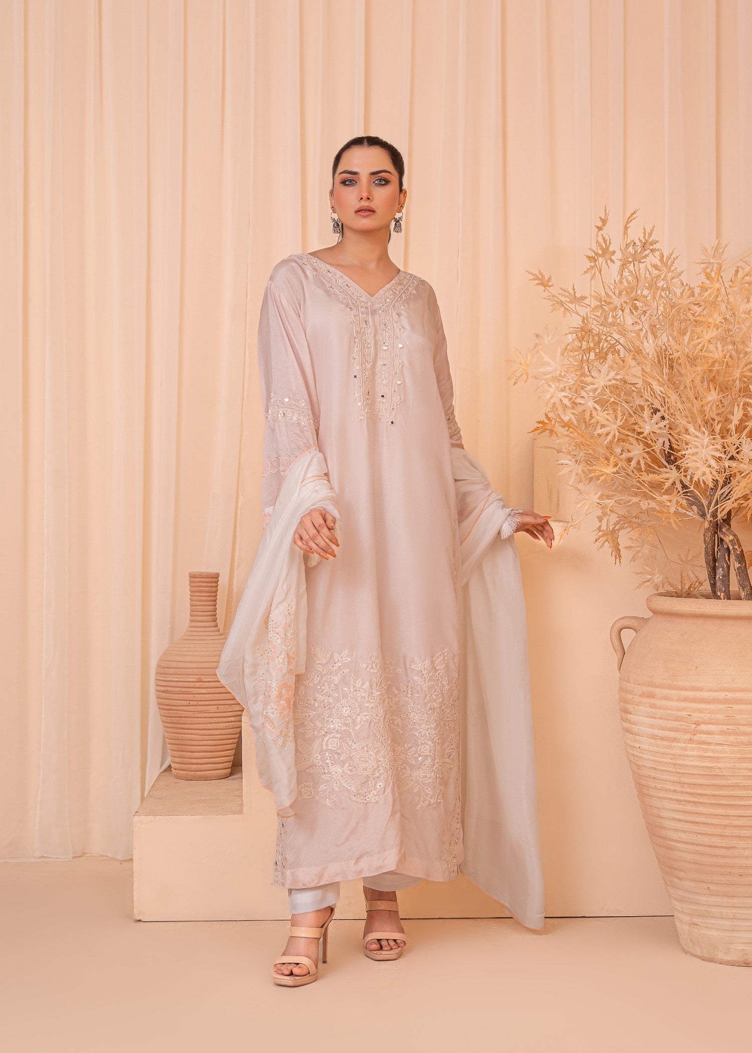 silk Kaftan in White, pink