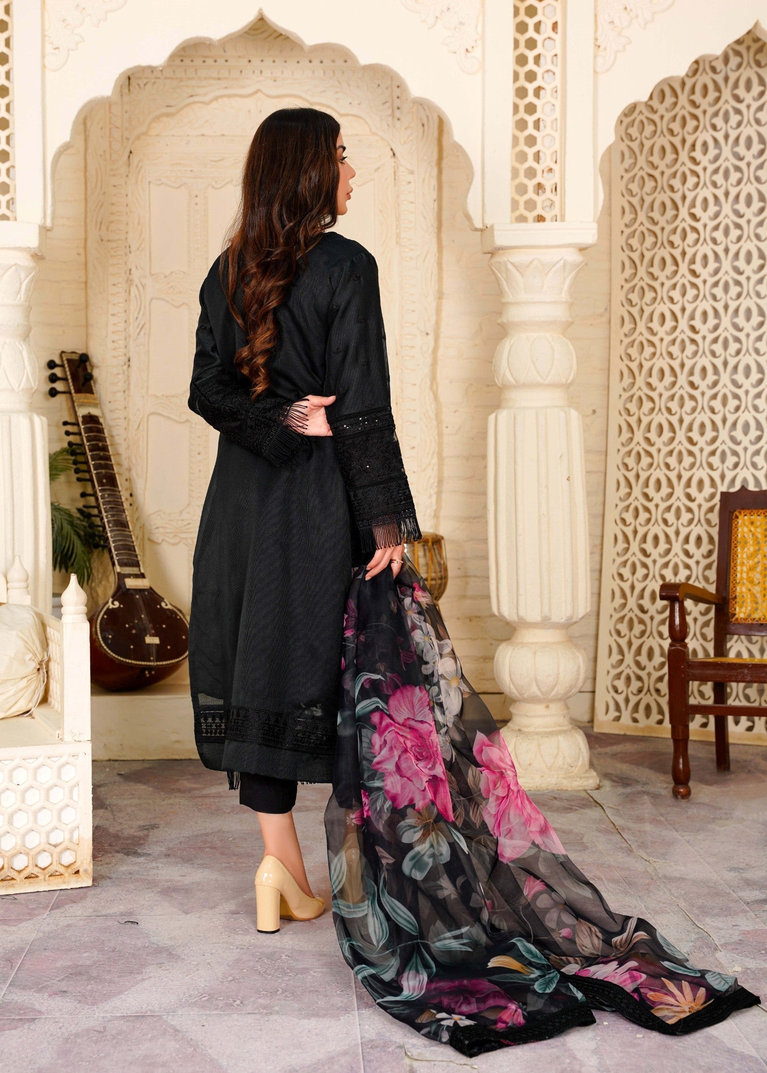 self-textured organza Kurta Set in Black