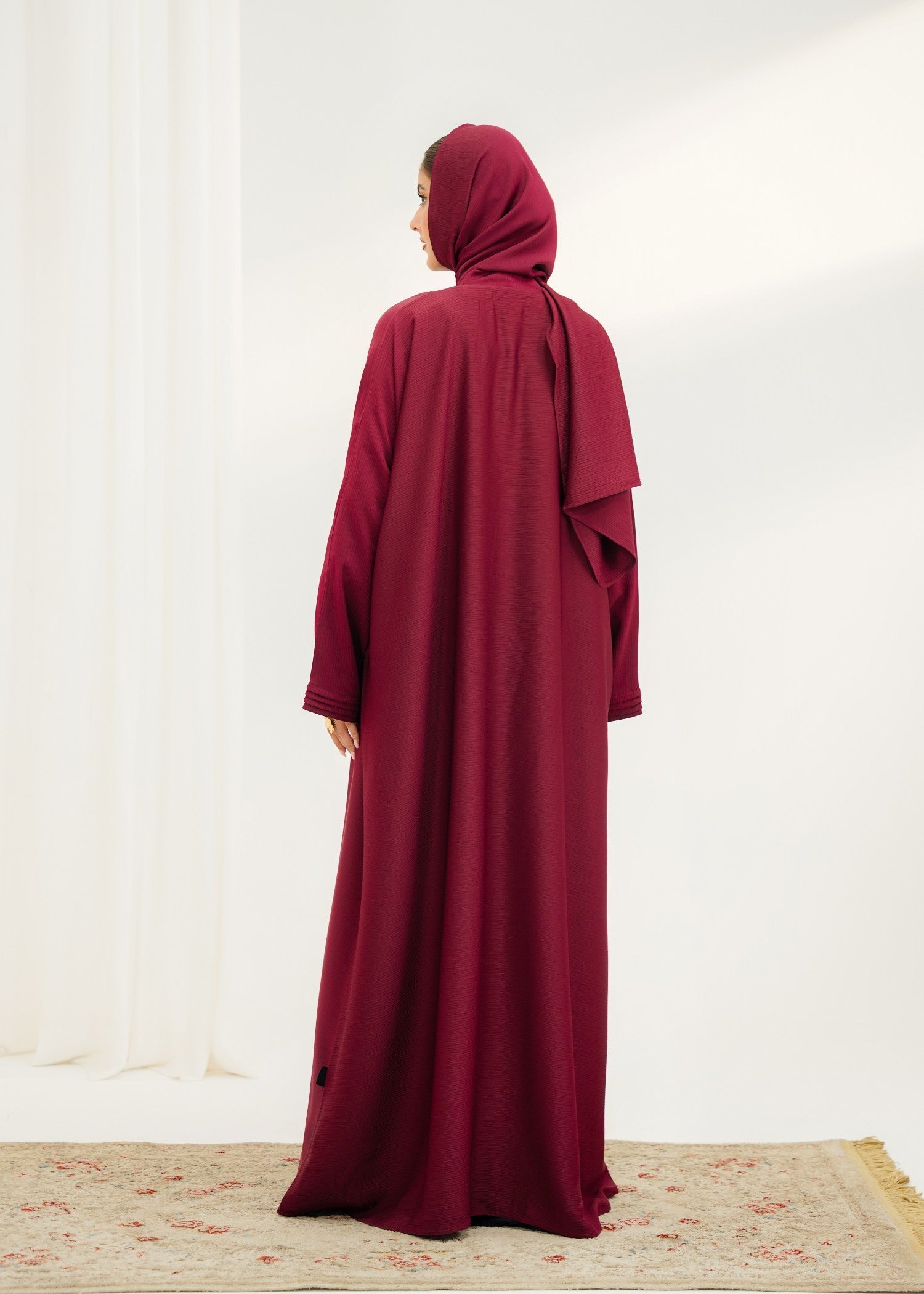 polyester Abaya in Burgundy