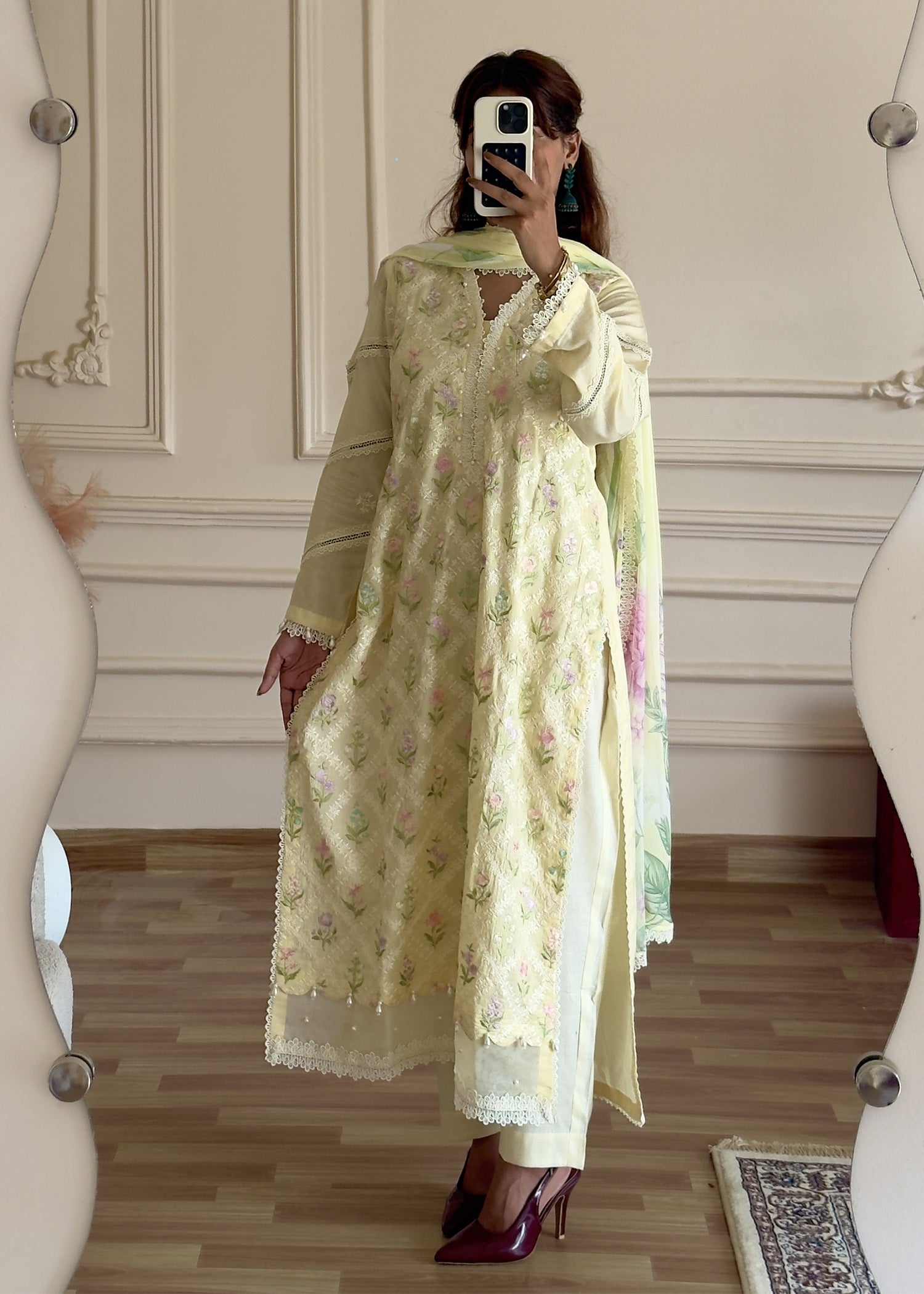 lawn Kurta Set in Lemon chiffon