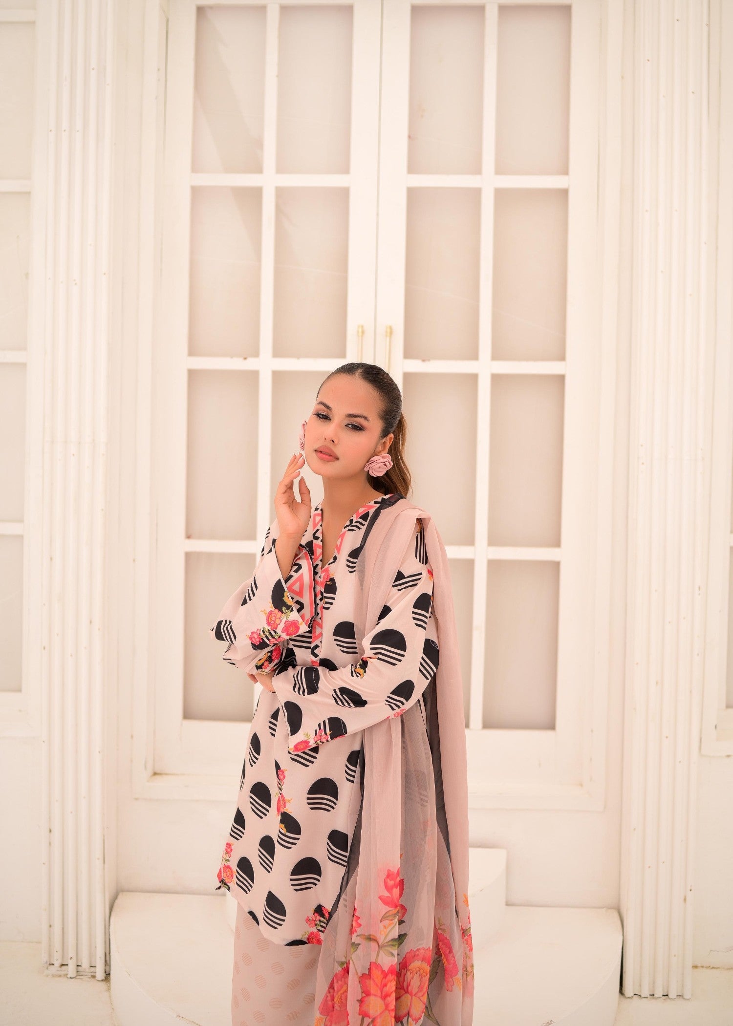 swiss lawn Kurta Set in Beige