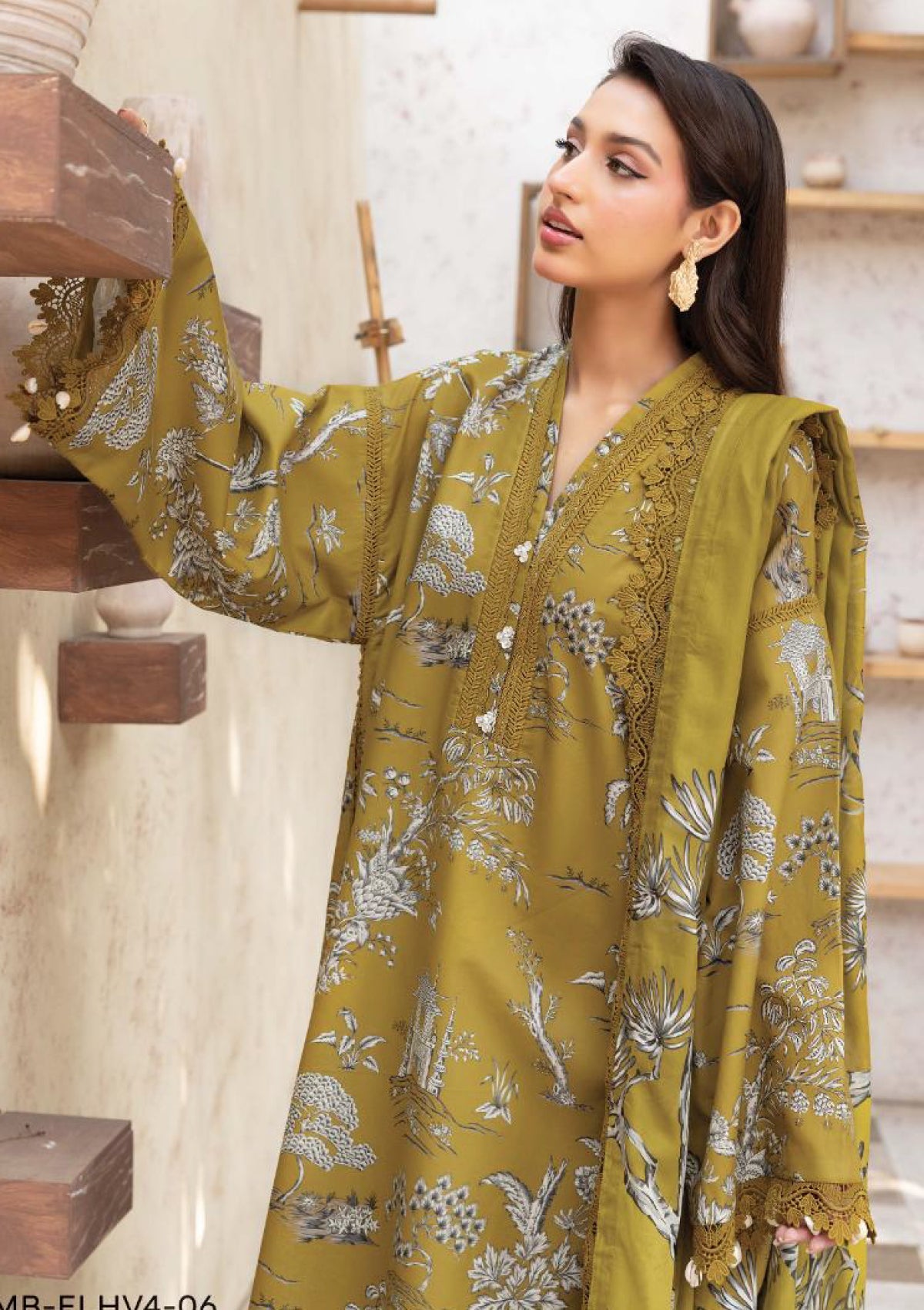 MBasics Elaheh Lawn – V4-06