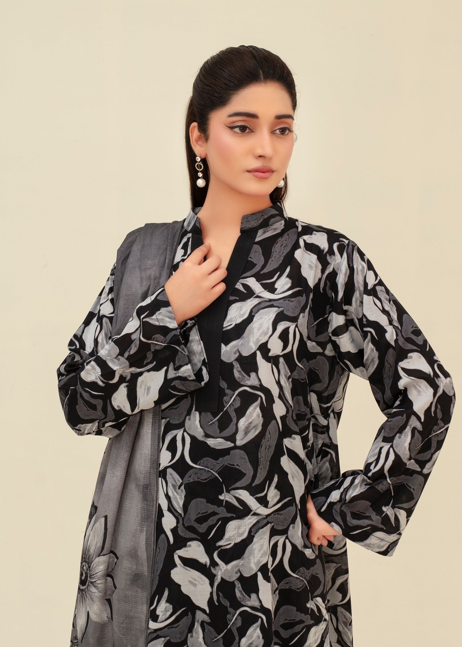 slub lawn Kurta Set in Black
