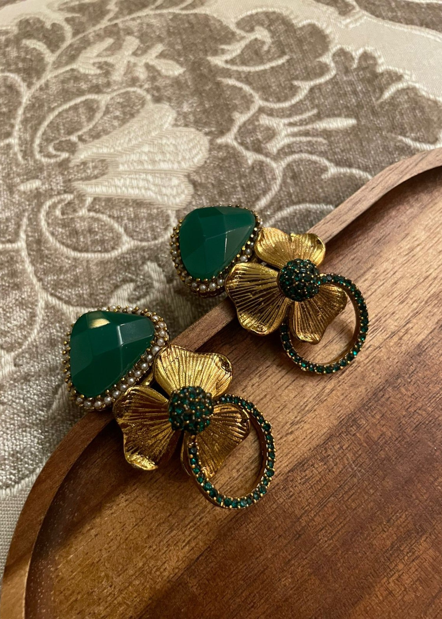 Earrings in Green Color by - Trendy Women Earrings SMD3021