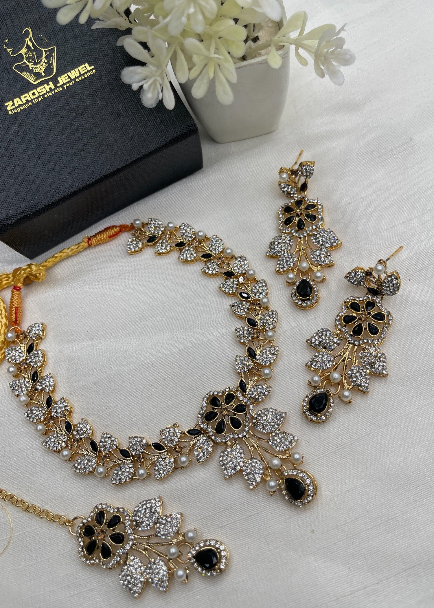 Jewelry Set in Black, pearl white Color by - Trendy Women Jewelry Set BGN2890