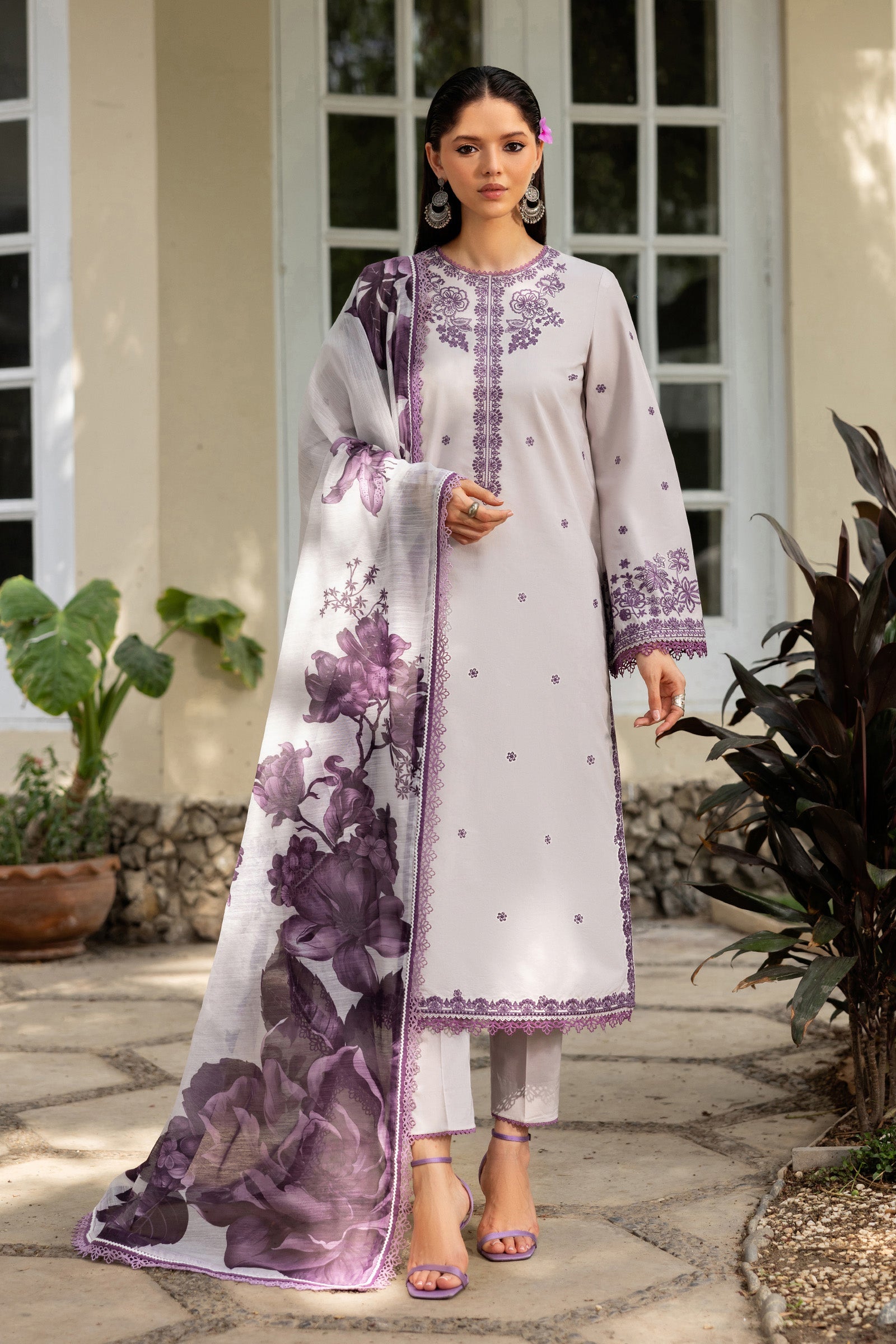 Summer Lawn – Gianna