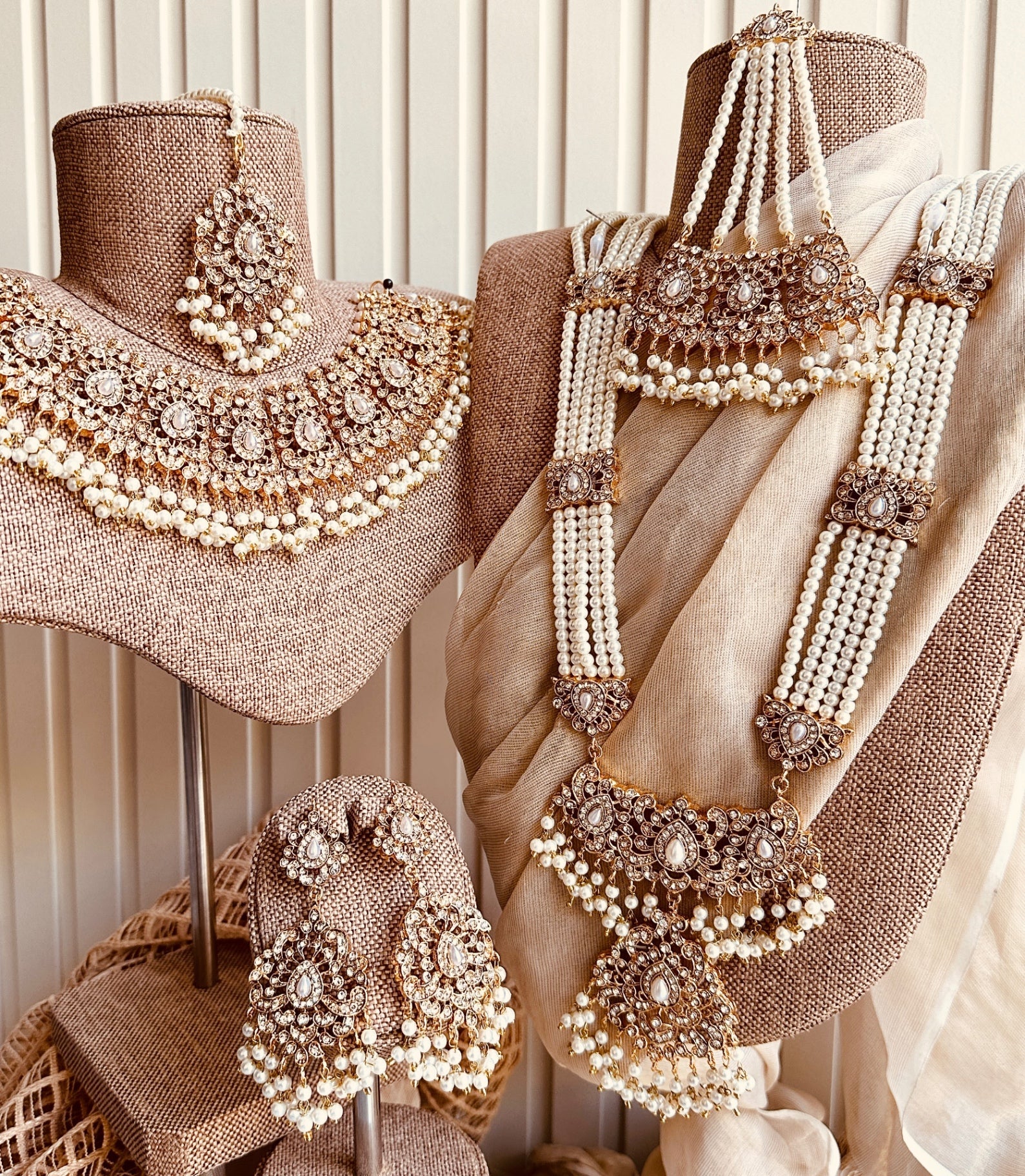 Jewelry Set in Off-white Color by - Trendy Women Jewelry Set YXA2127