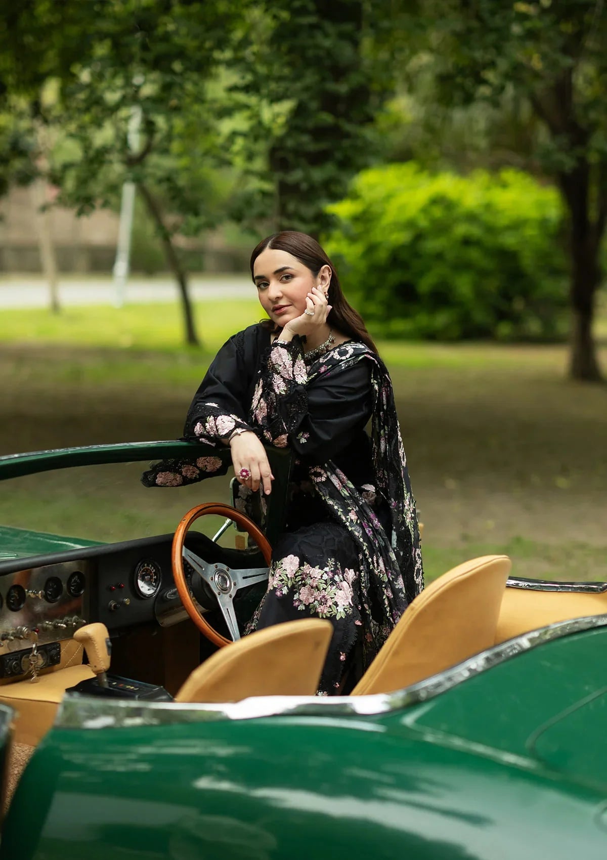 Luxury Lawn – ELQ-5b Black Mascara