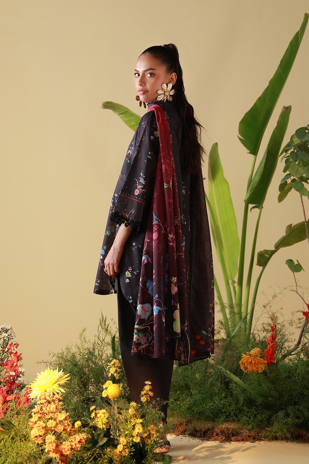Mirha Lawn – Obsidian Flora
