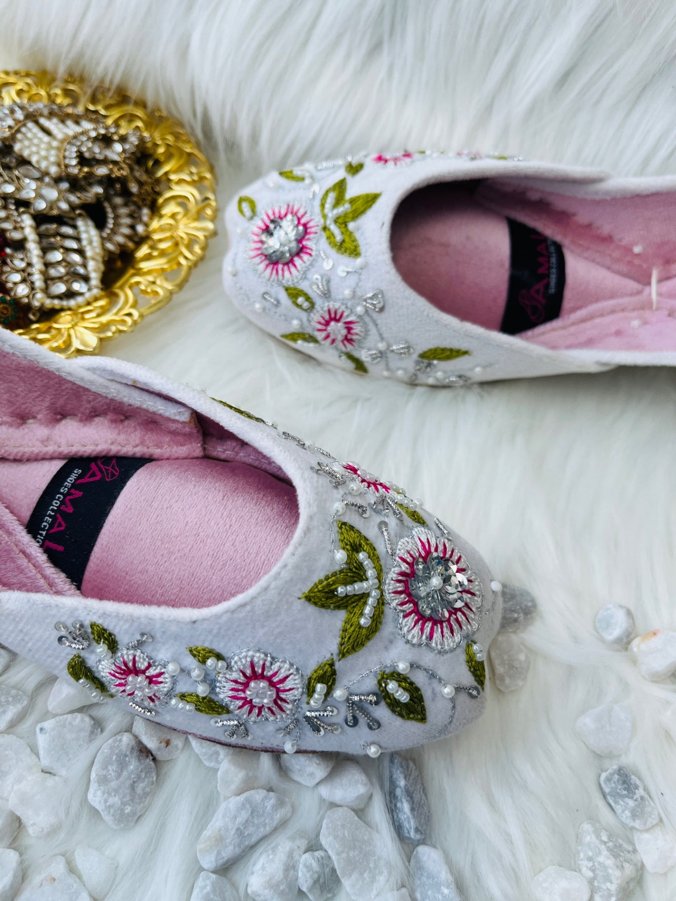 Khussa in White by - High Quality Women Khussa LHF1543
