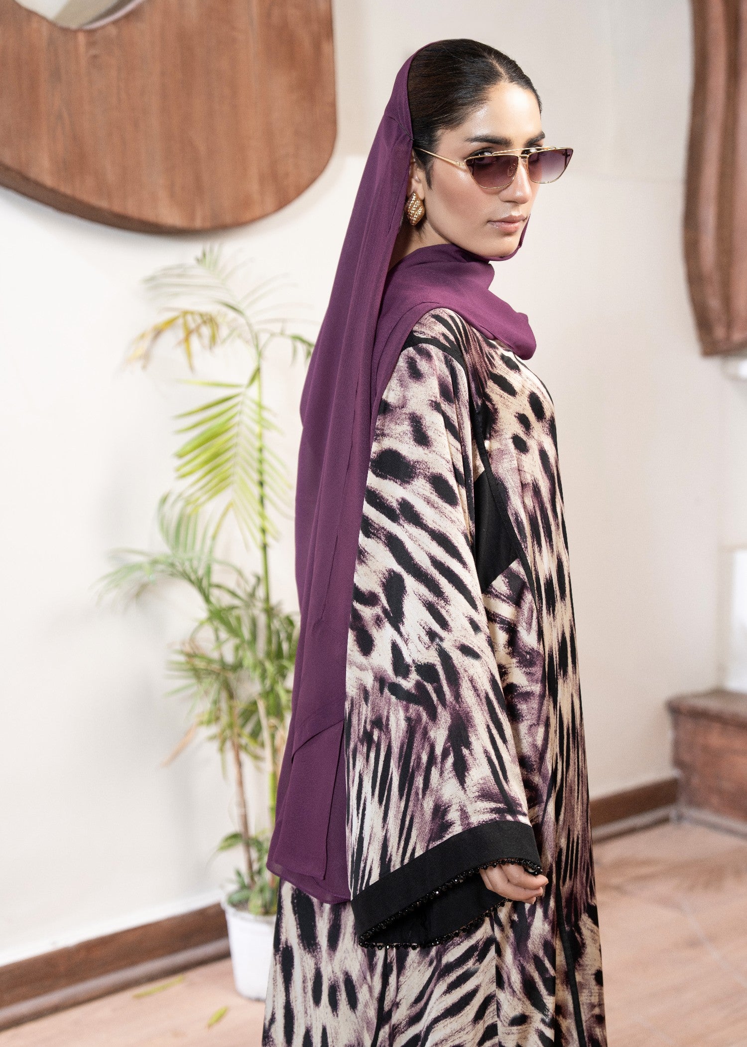 silk Abaya in Black, off-white, plum purple