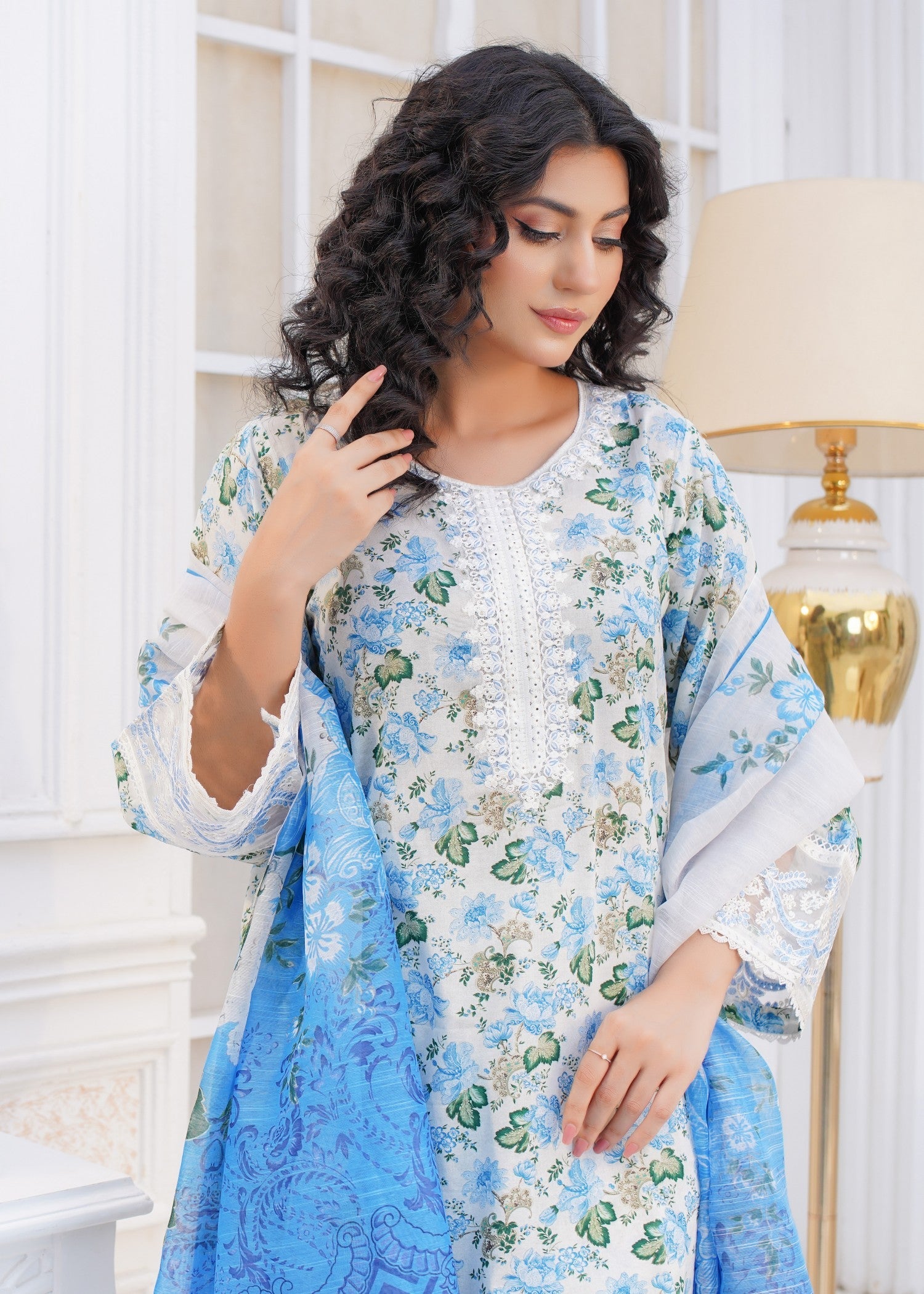 lawn Kurta Set in Porcelain