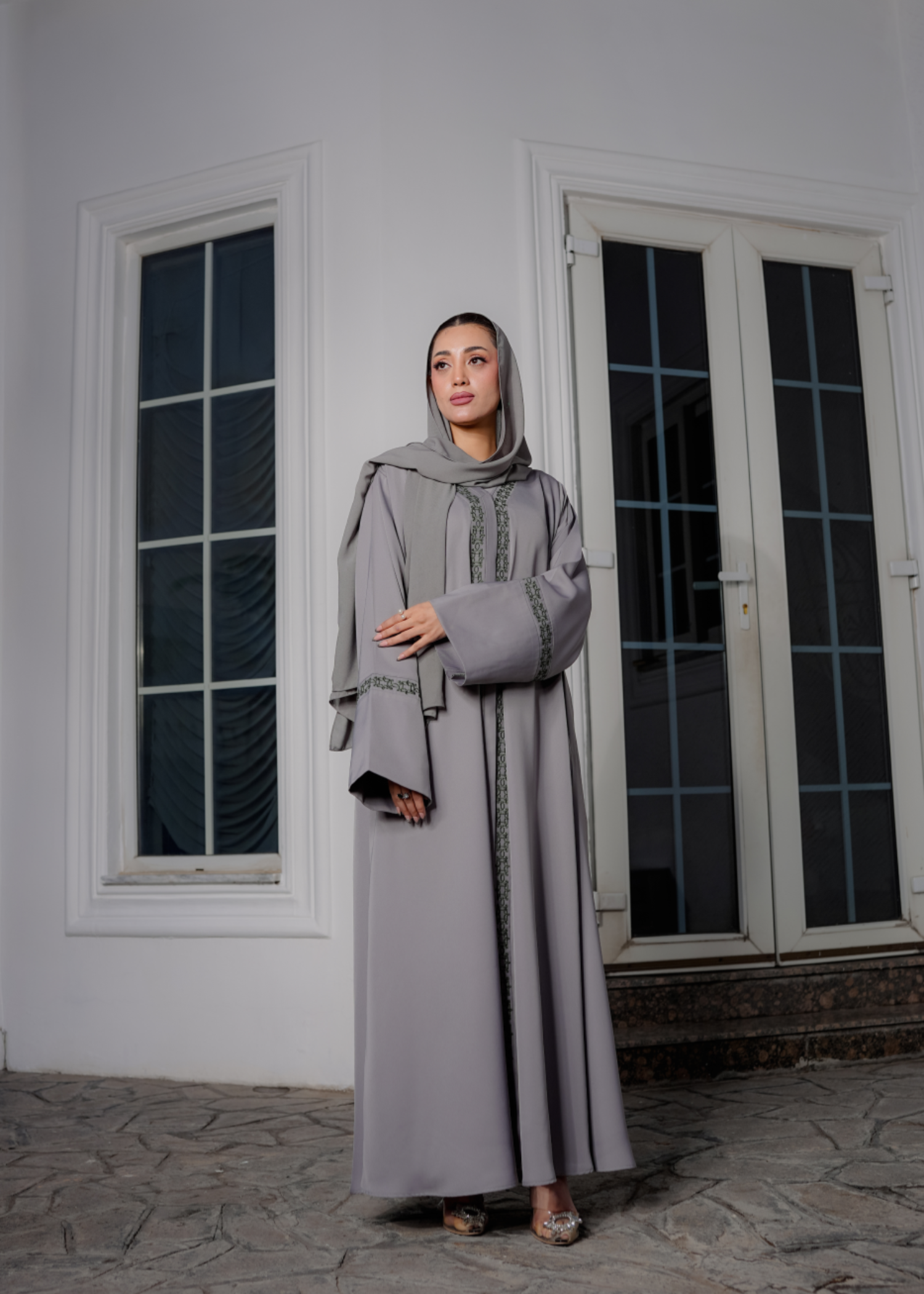 nidha Abaya in Smoke grey