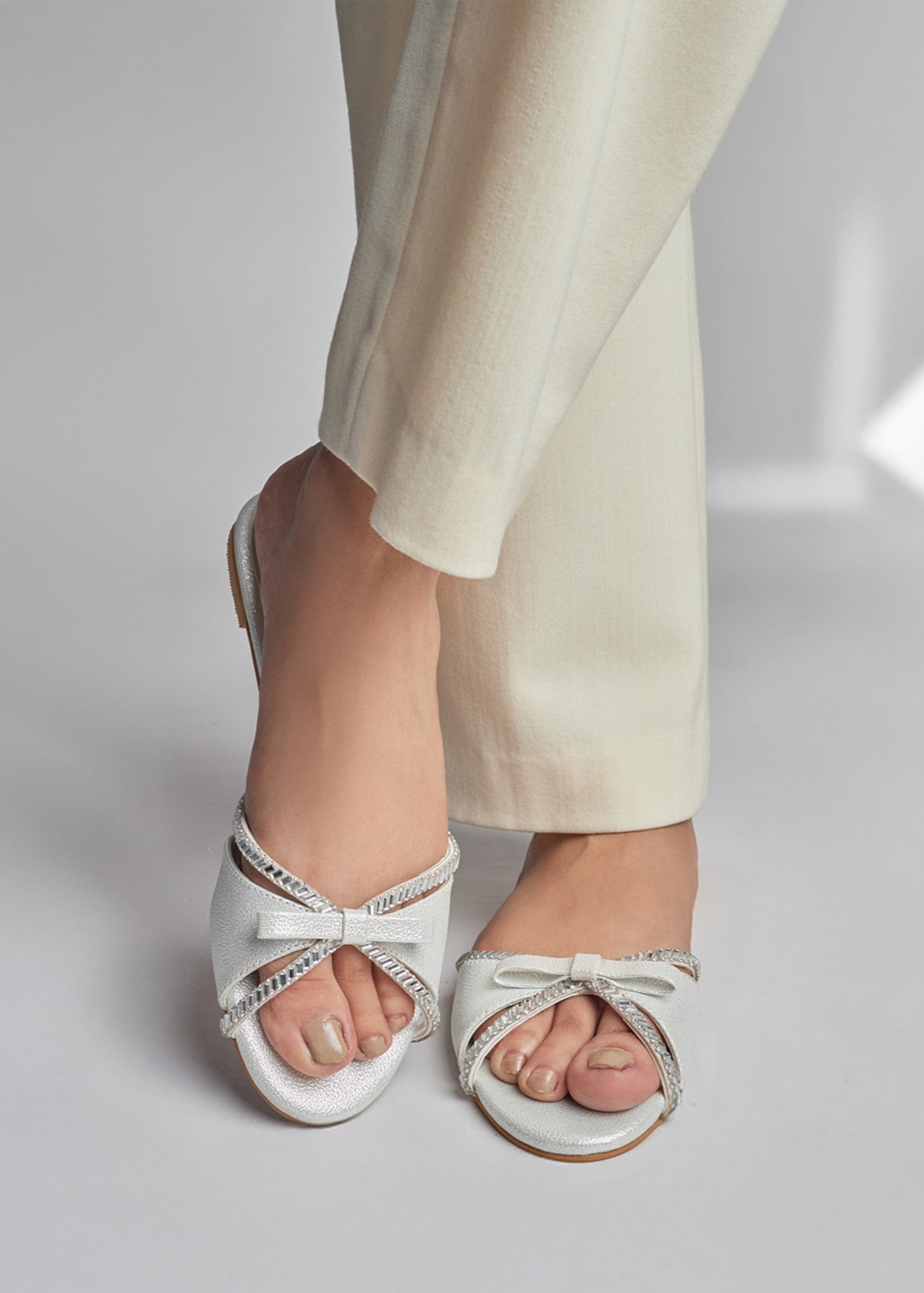Flats in White by - High Quality Women Flats SYC6039