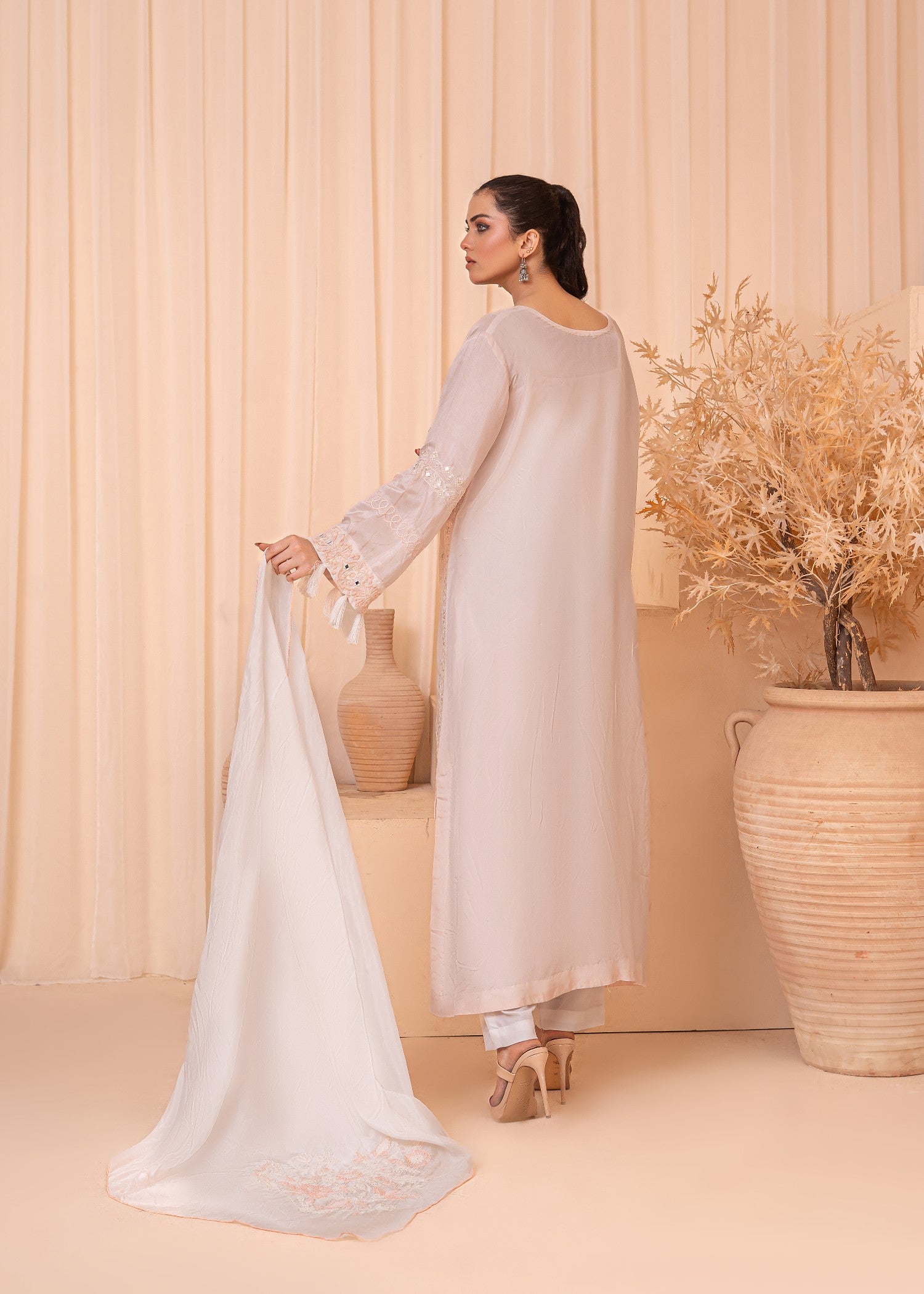 silk Kaftan in White, pink