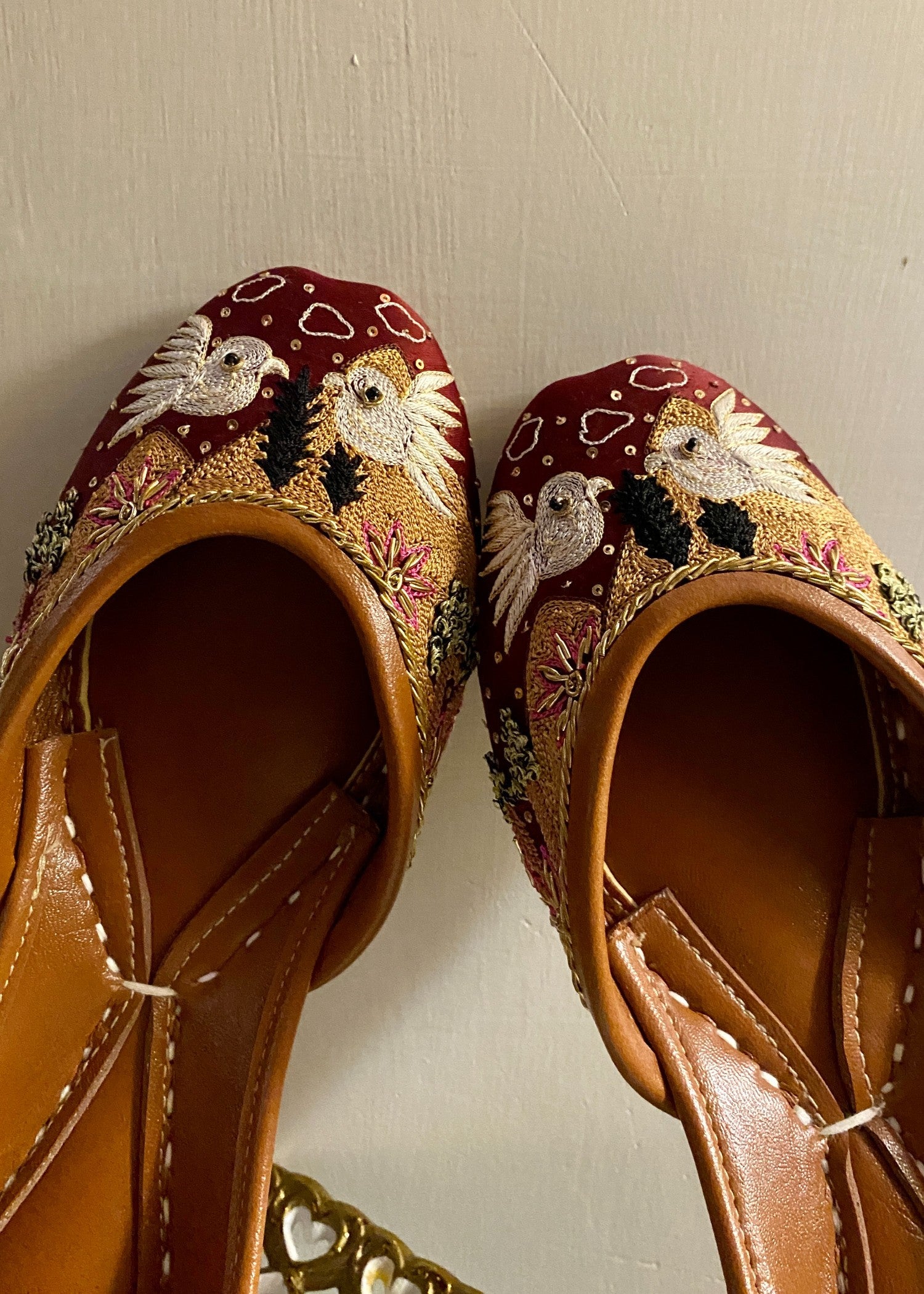 Khussa in Maroon by - High Quality Women Khussa JQF2288