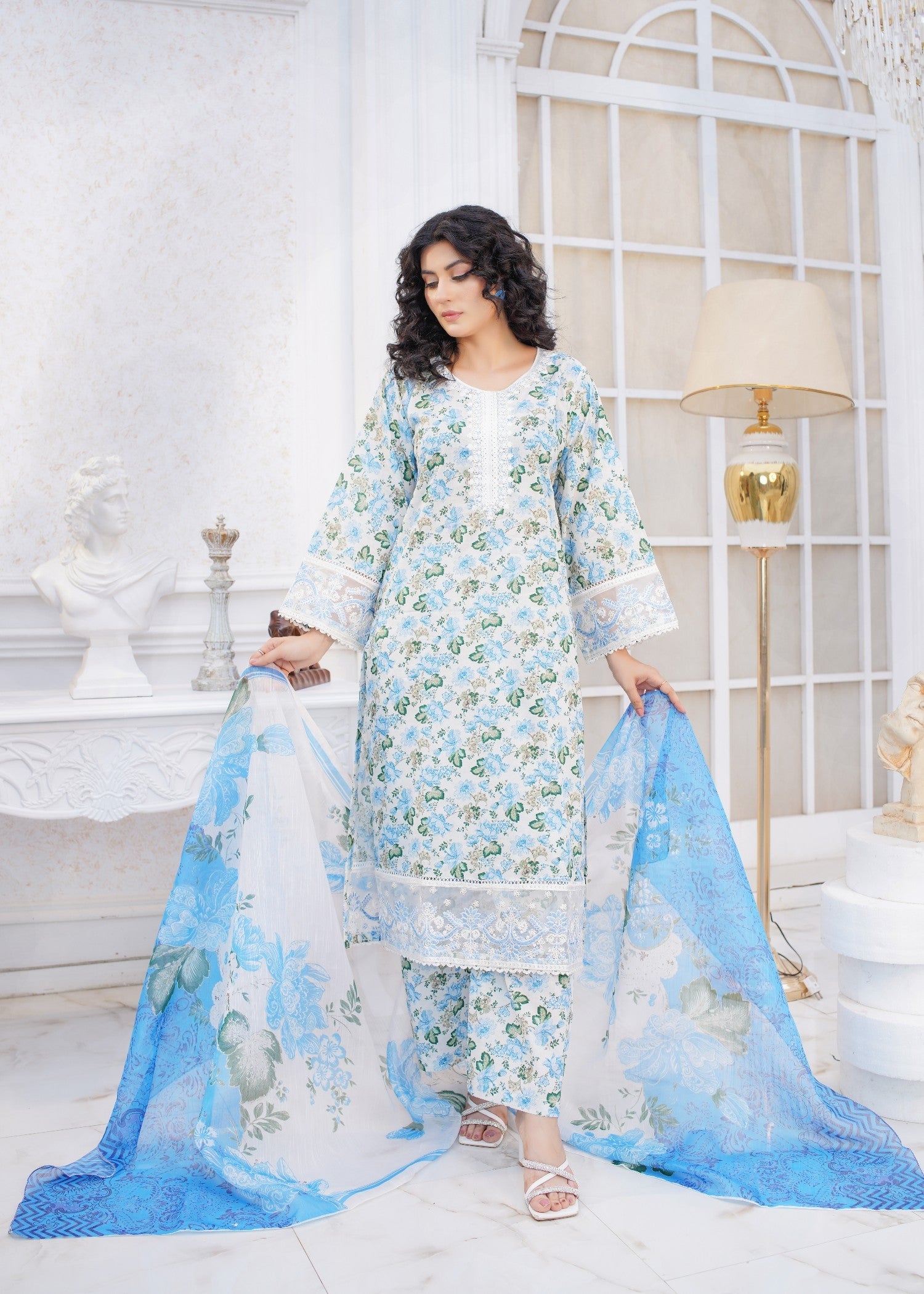 lawn Kurta Set in Porcelain