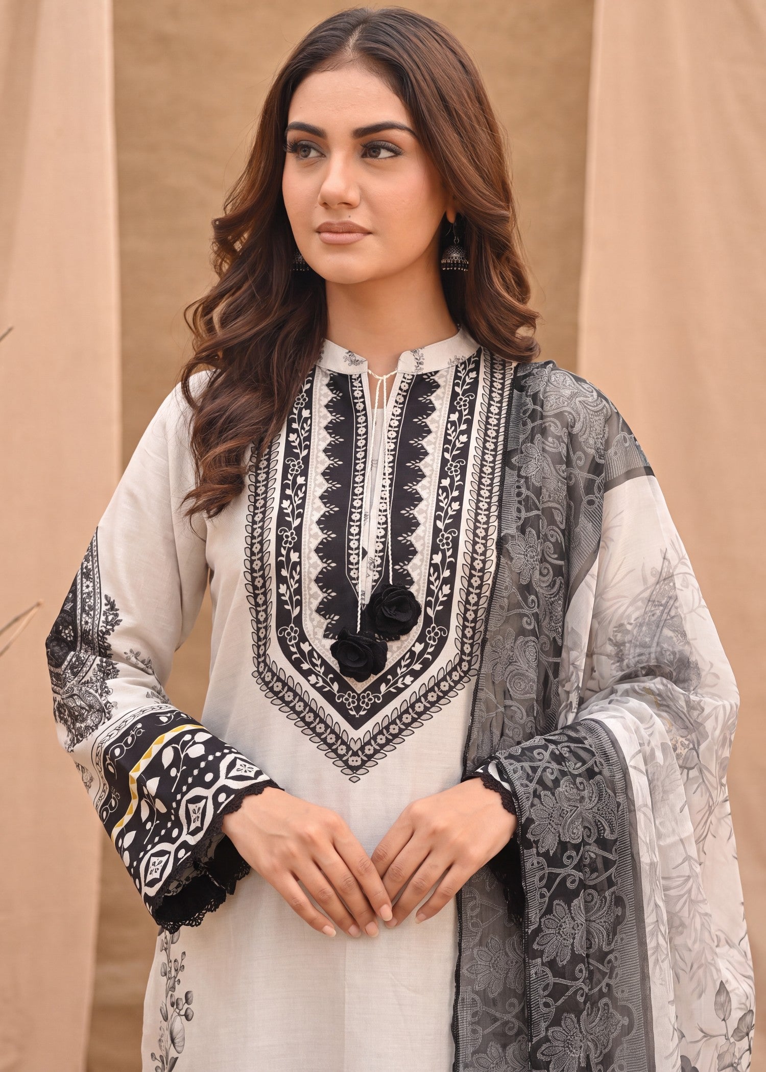 lawn Kurta Set in Chalk