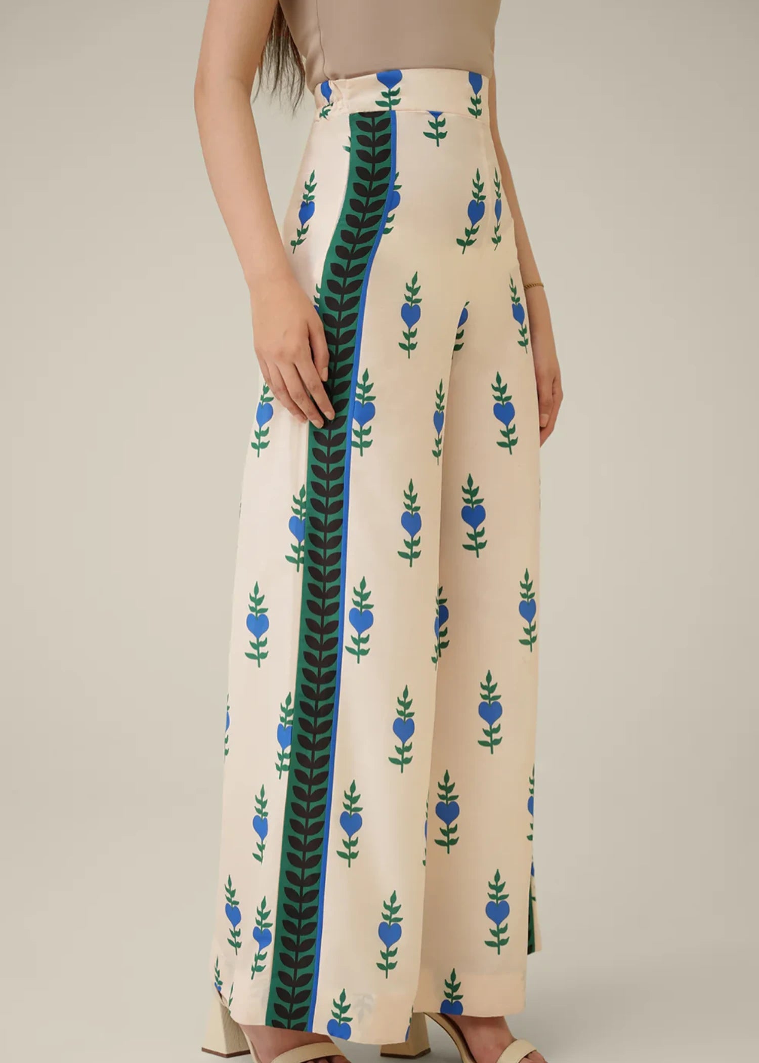 crepe Pants in Cream