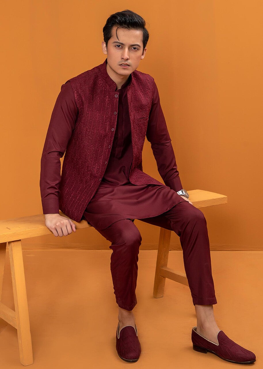 wash & wear Waistcoat in Maroon - view 3