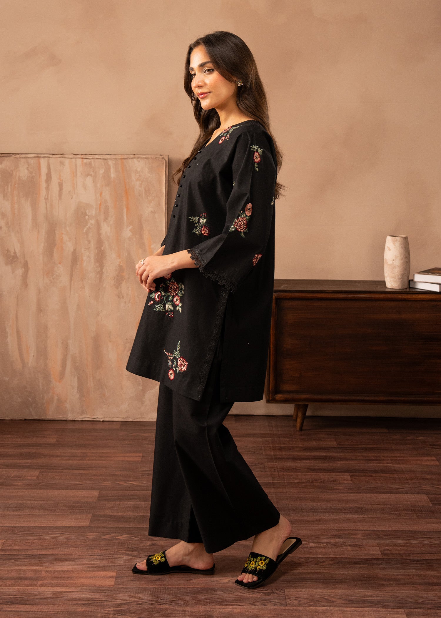 lawn Kurta Set in Black, white