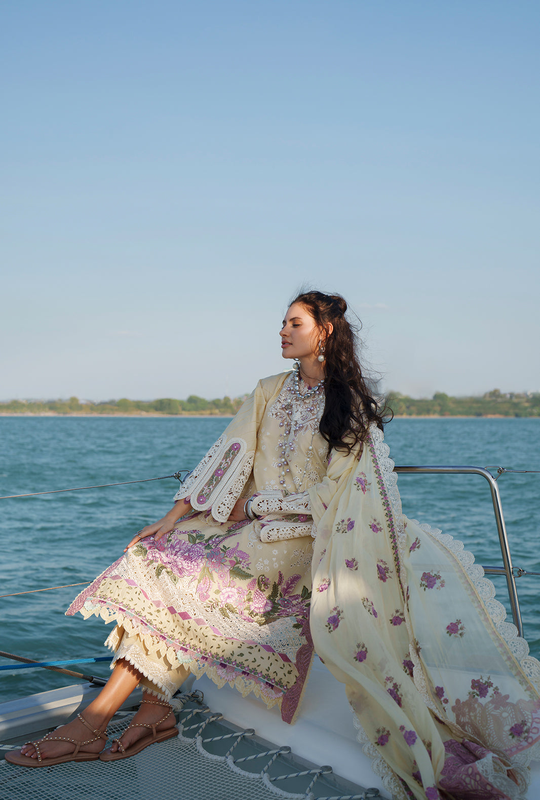 AJR Evara Luxury Lawn – Faria