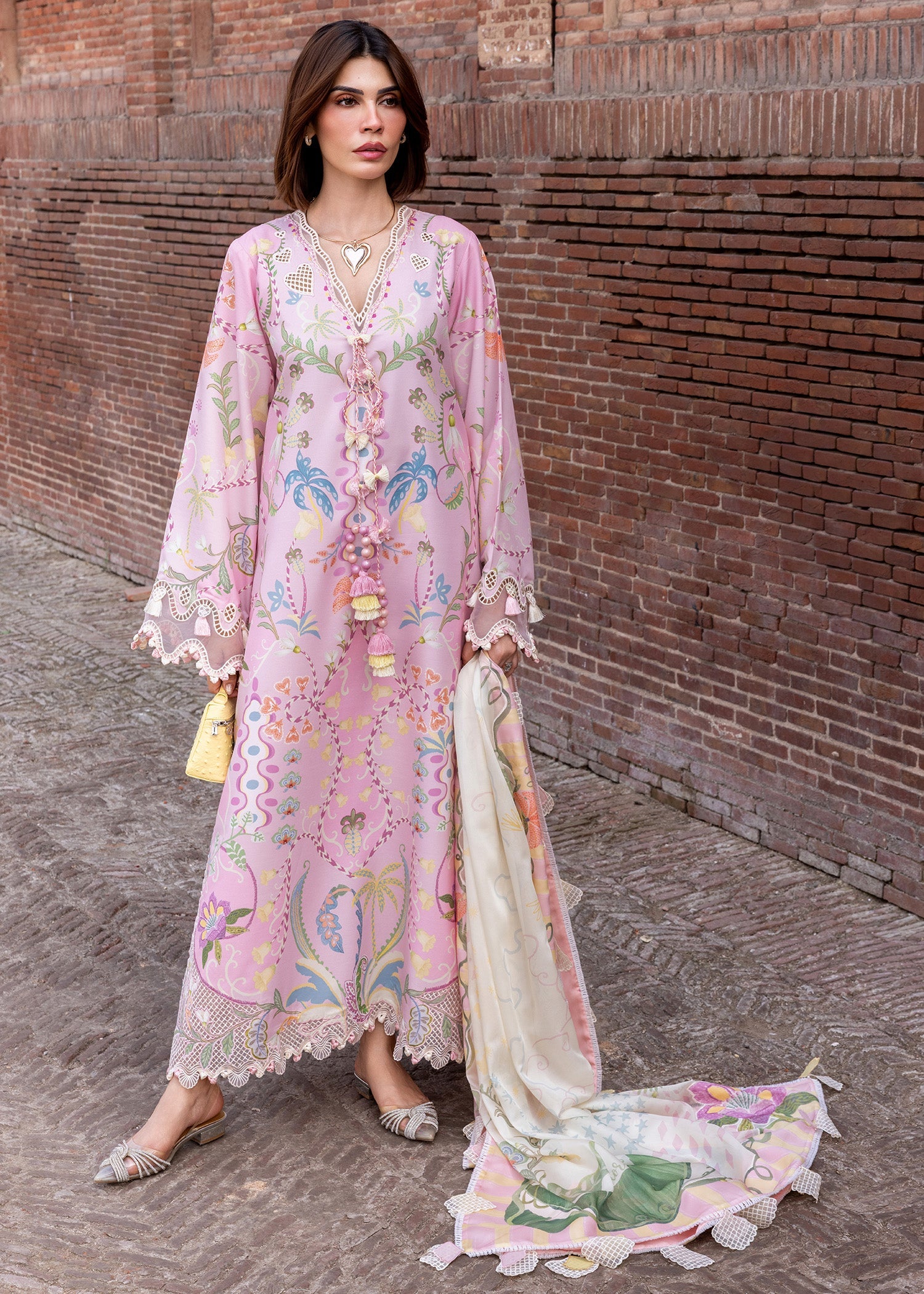 Flow Luxury Lawn – OUT OF MANY HEARTS - D6A