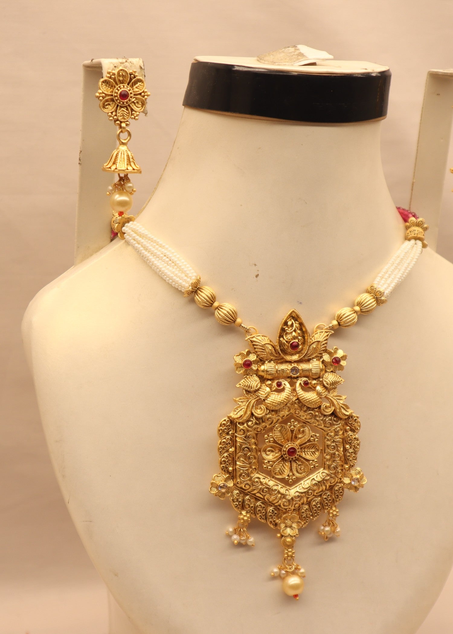 Jewelry Set in White, gold Color by - Trendy Women Jewelry Set WLA4845